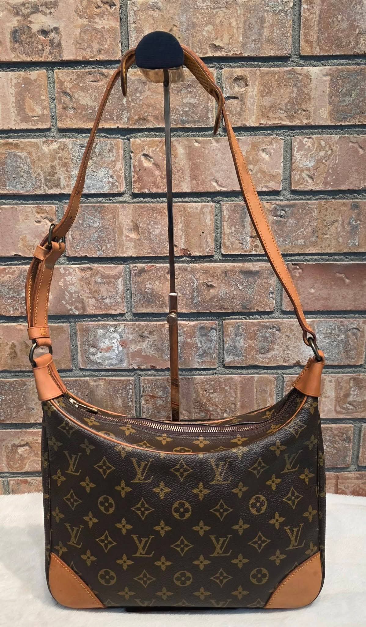 Authentic Louis Vuitton Boulogne 30