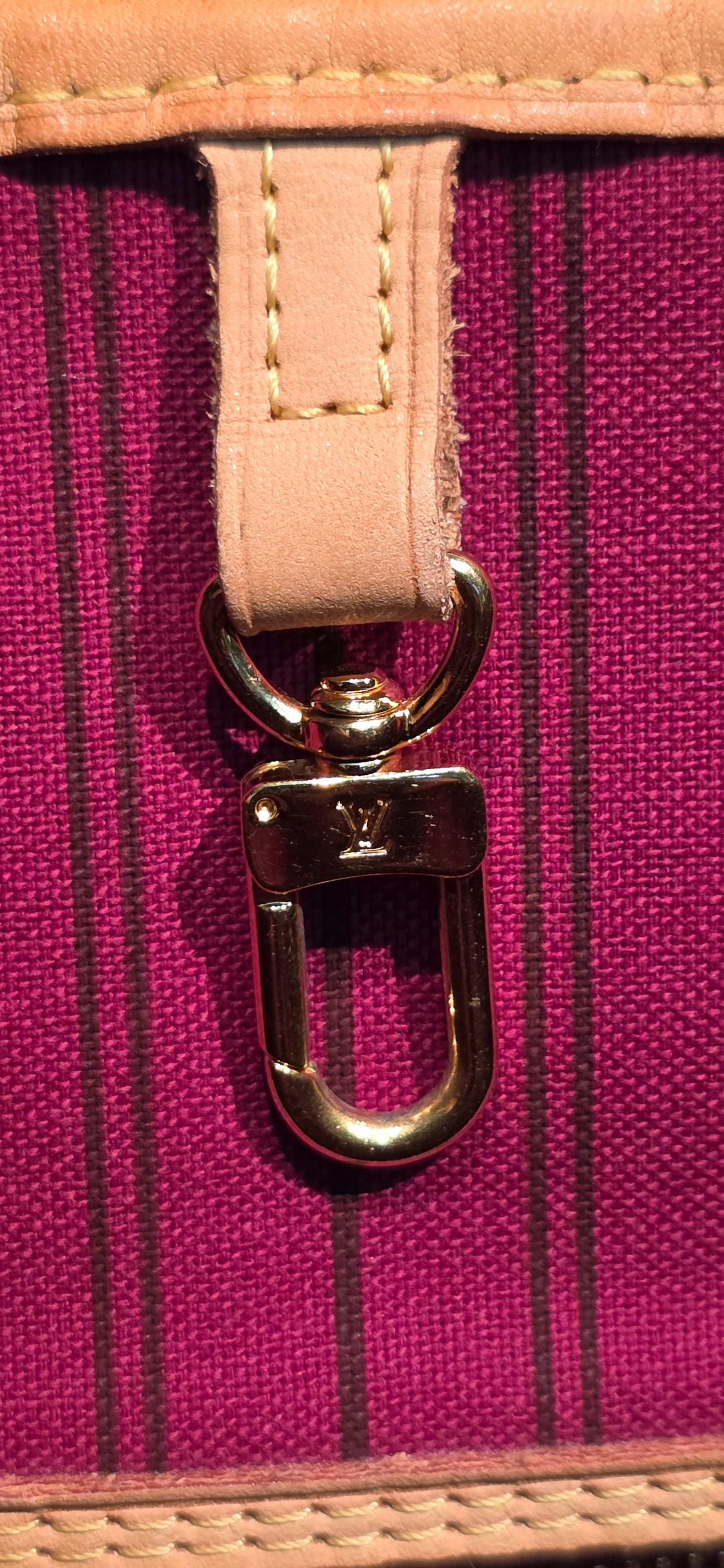 Authentic Neverfull MM Monogram Fuchsia Interior (BAG ONLY)