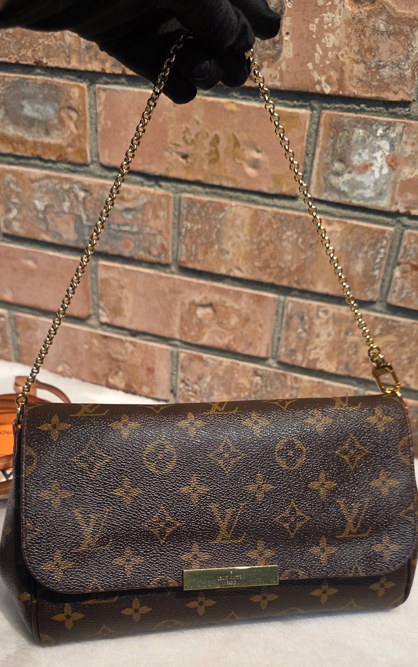 Authentic Louis Vuitton Favorite MM Monogram (SA4149)