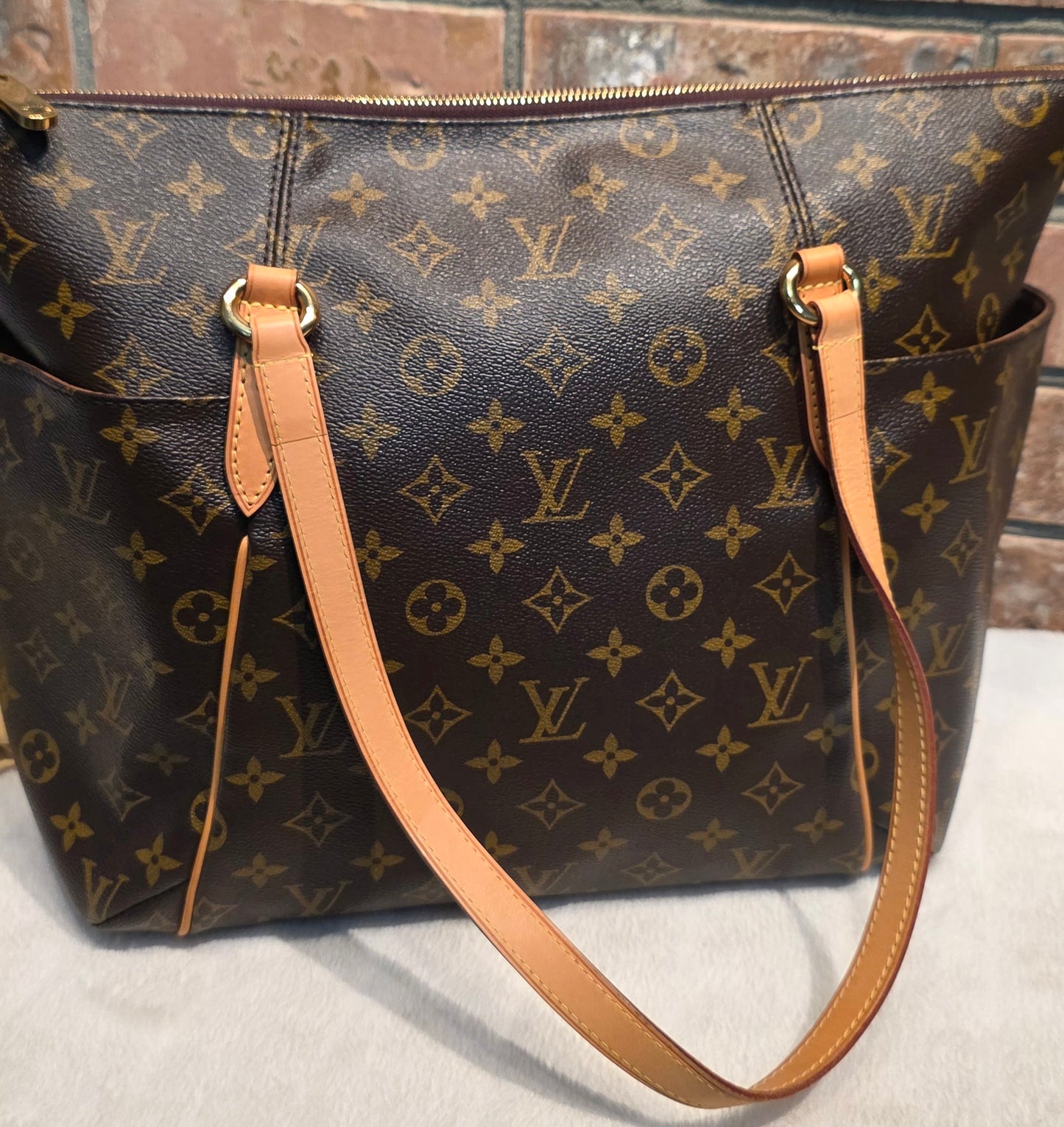 Authentic Louis Vuitton Totally MM Monogram