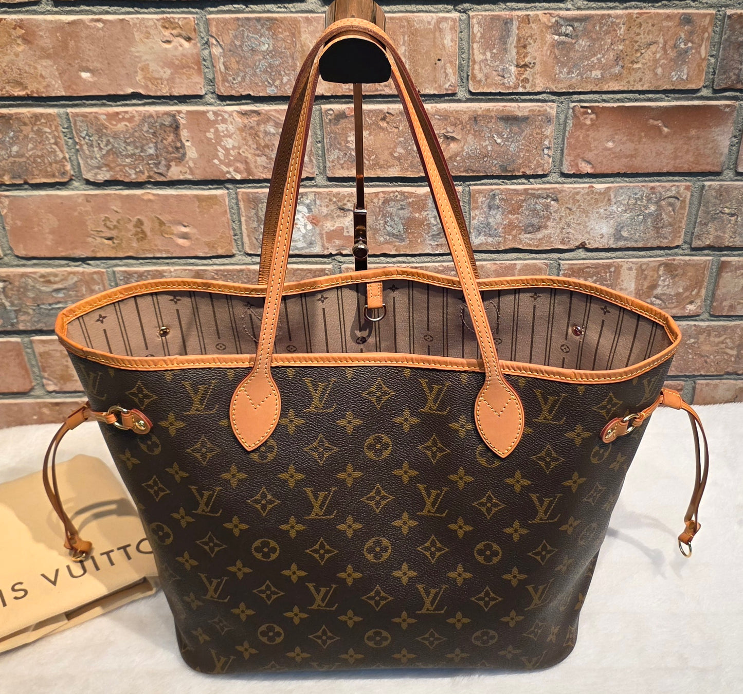 Authentic Louis Vuitton Neverfull MM Monogram