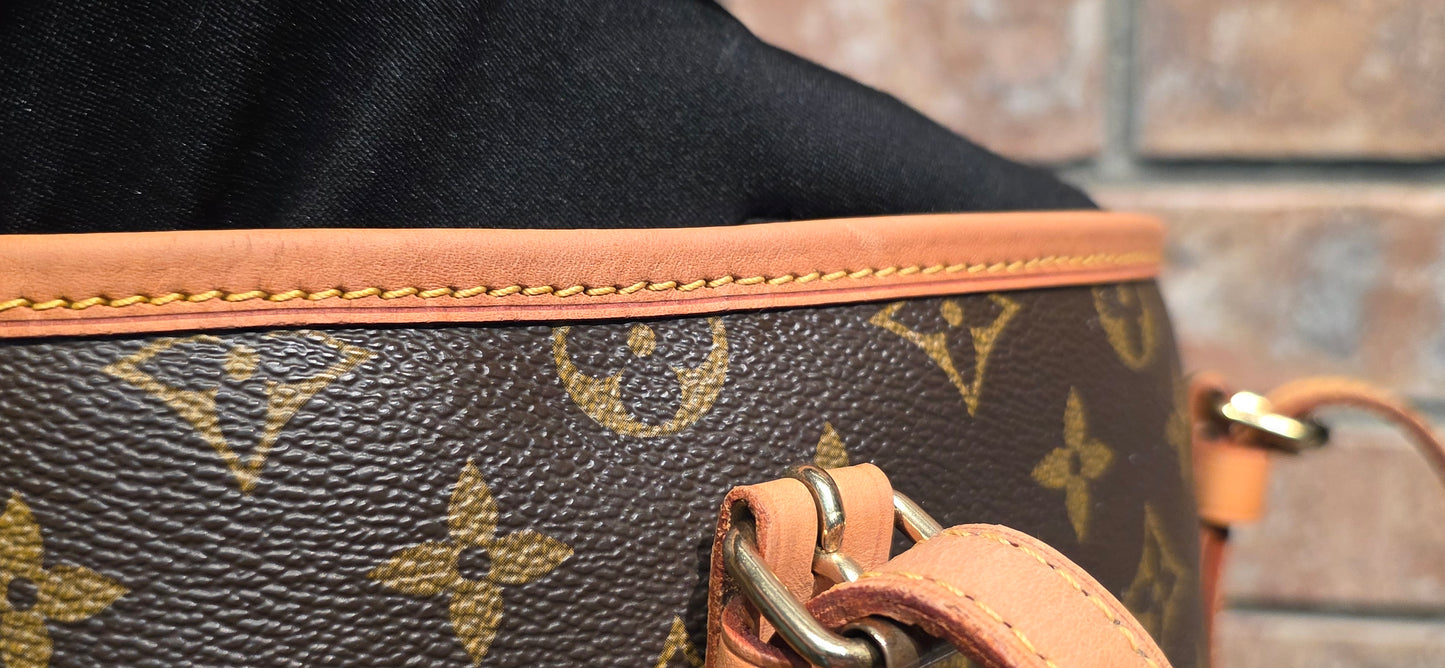 Authentic Louis Vuitton Bucket GM with Pouch