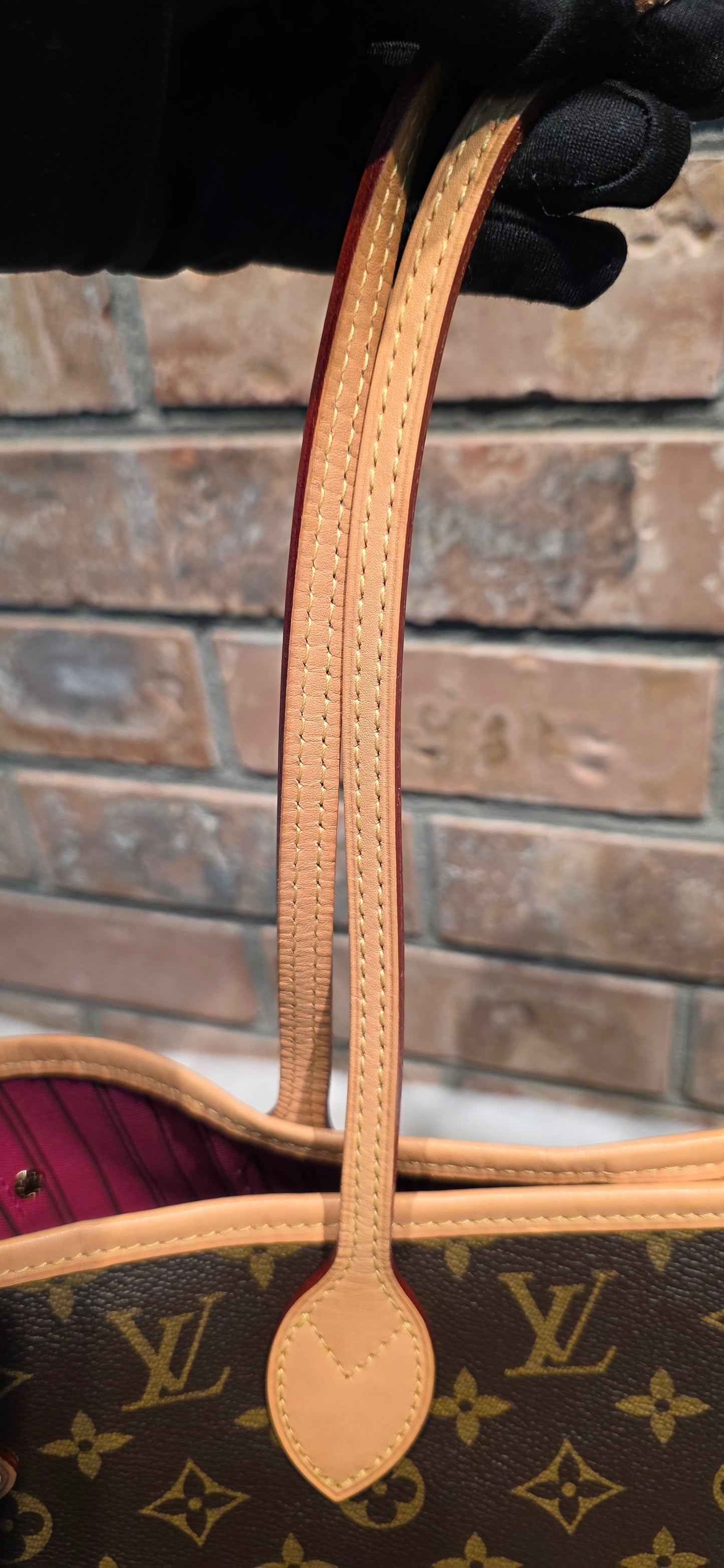 Authentic Louis Vuitton Neverfull MM (Pivoine Interior)