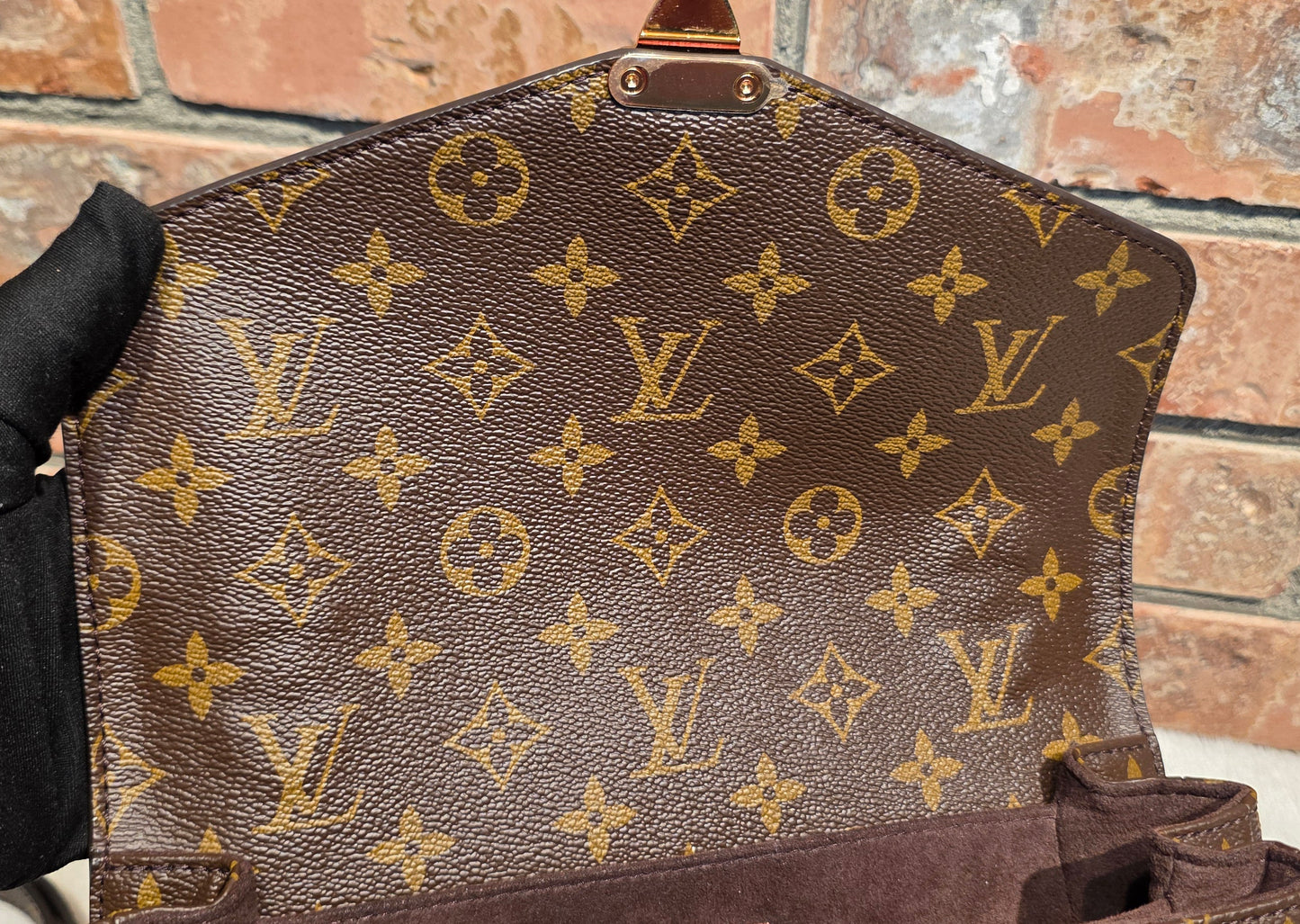 Authentic Louis Vuitton Pochette Metis Monogram