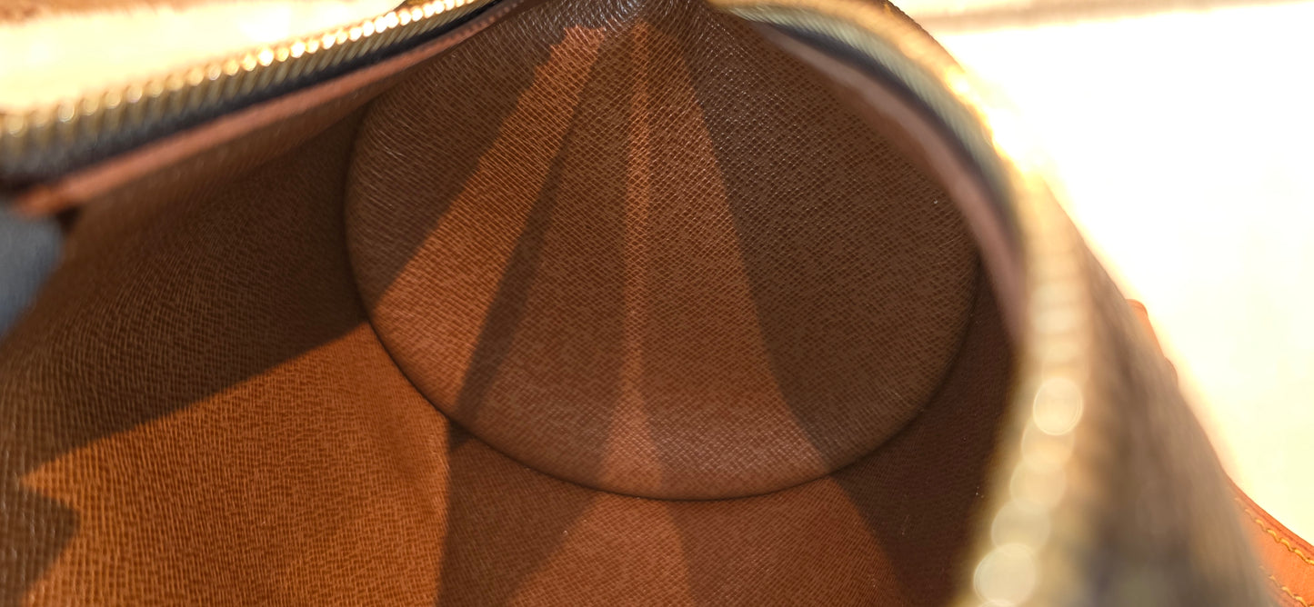 Authentic Louis Vuitton Papillon 27
