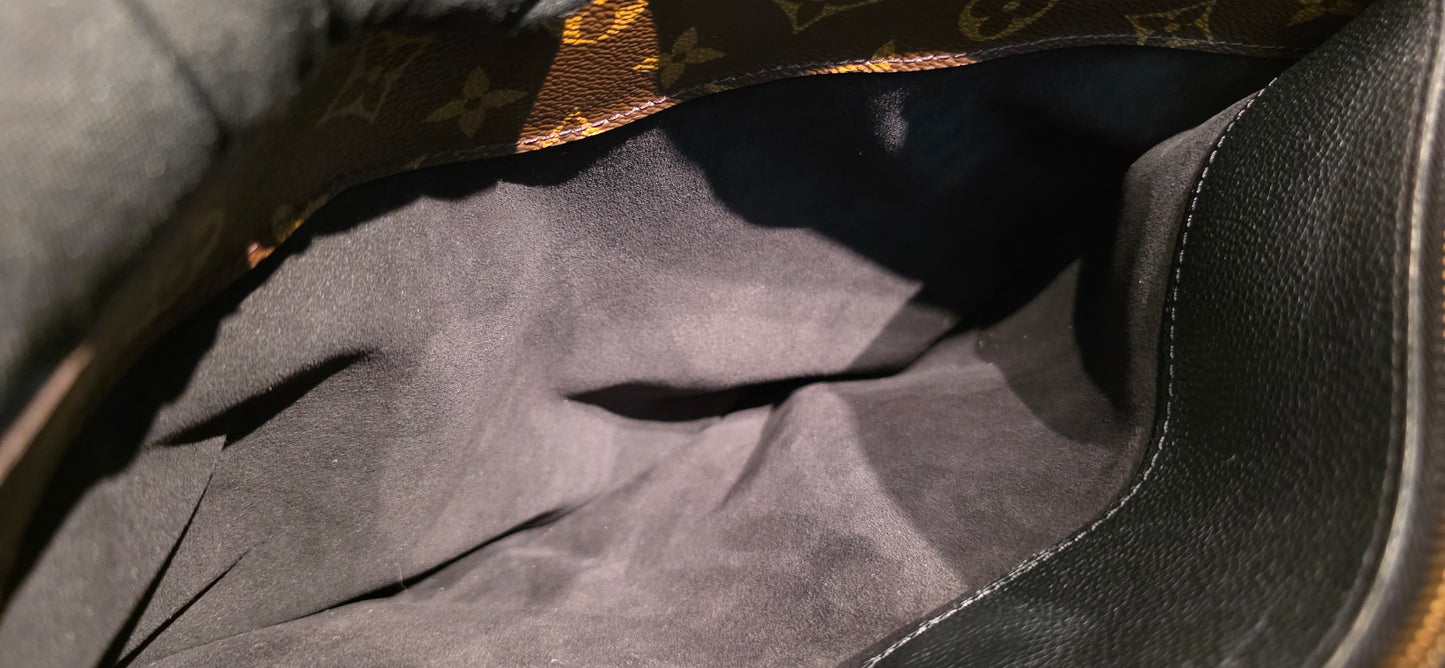 Authentic Louis Vuitton Pallas MM Noir