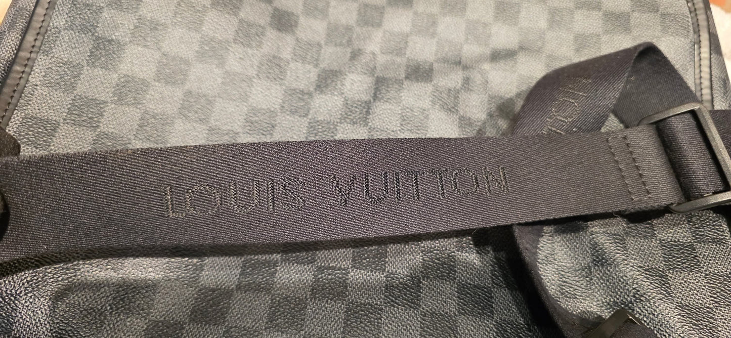 Authentic Louis Vuitton Daniel GM Damier Graphite