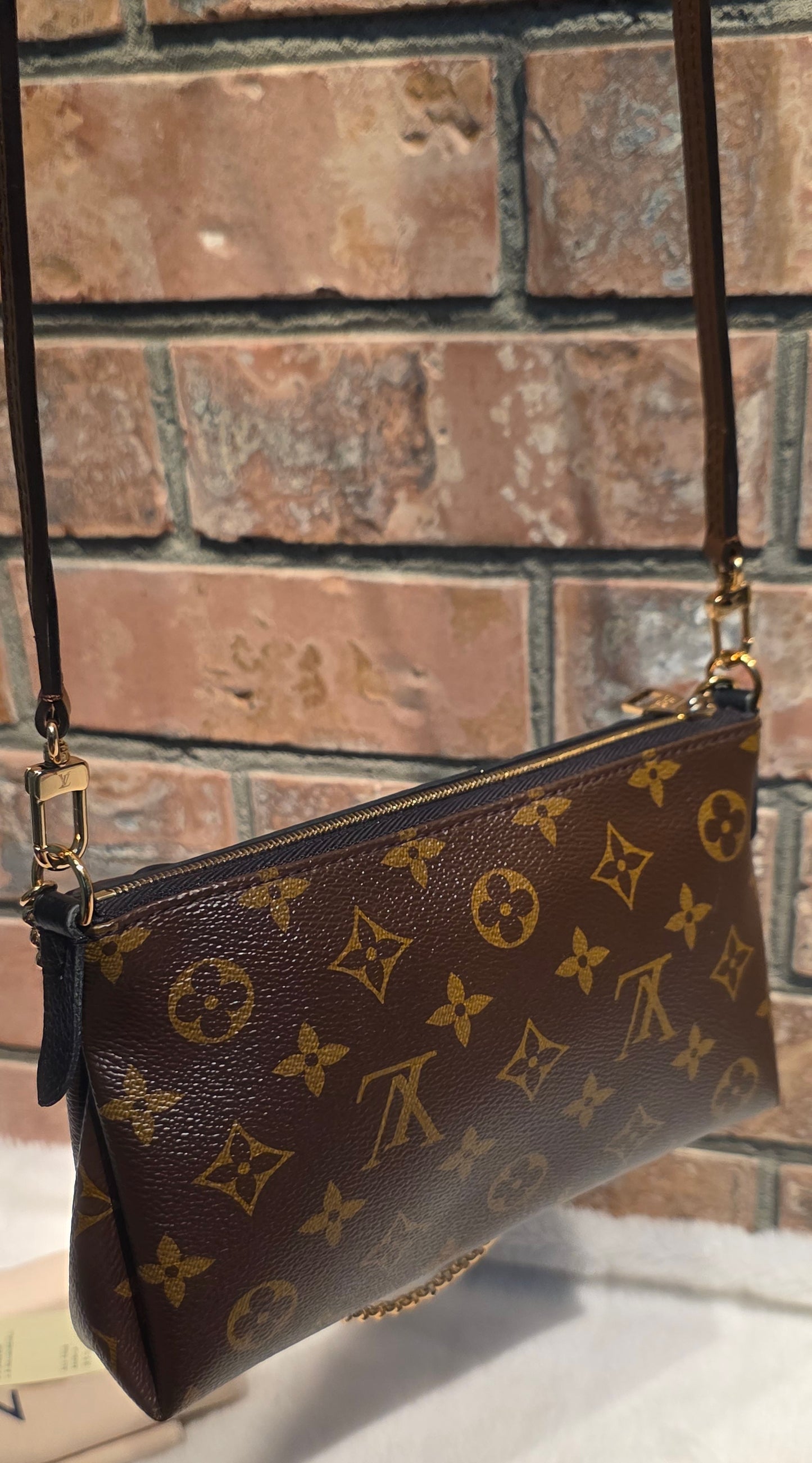 Authentic Louis Vuitton Pallas Clutch Noir
