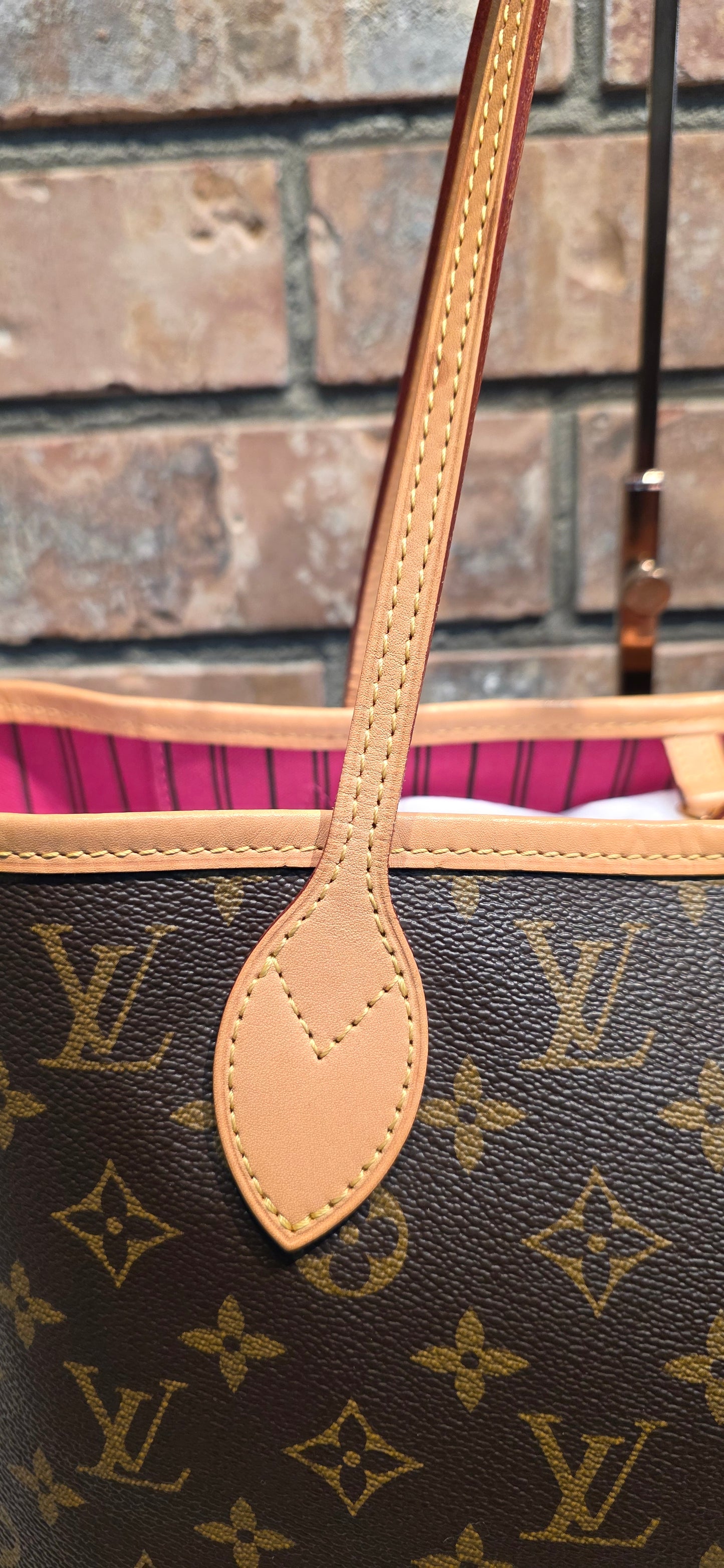 Authentic Louis Vuitton Neverfull MM (Pivoine Interior)