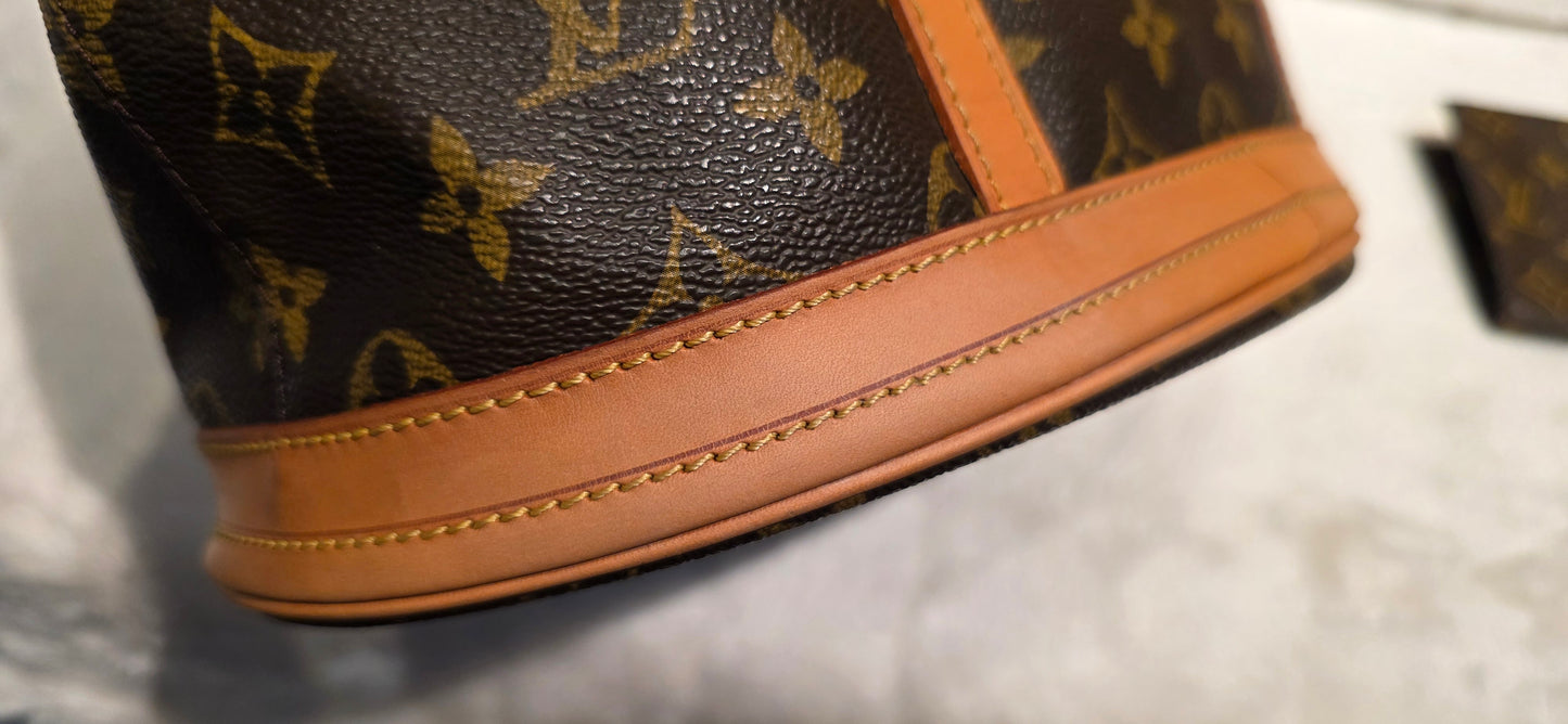 Authentic Louis Vuitton Bucket GM with Pouch