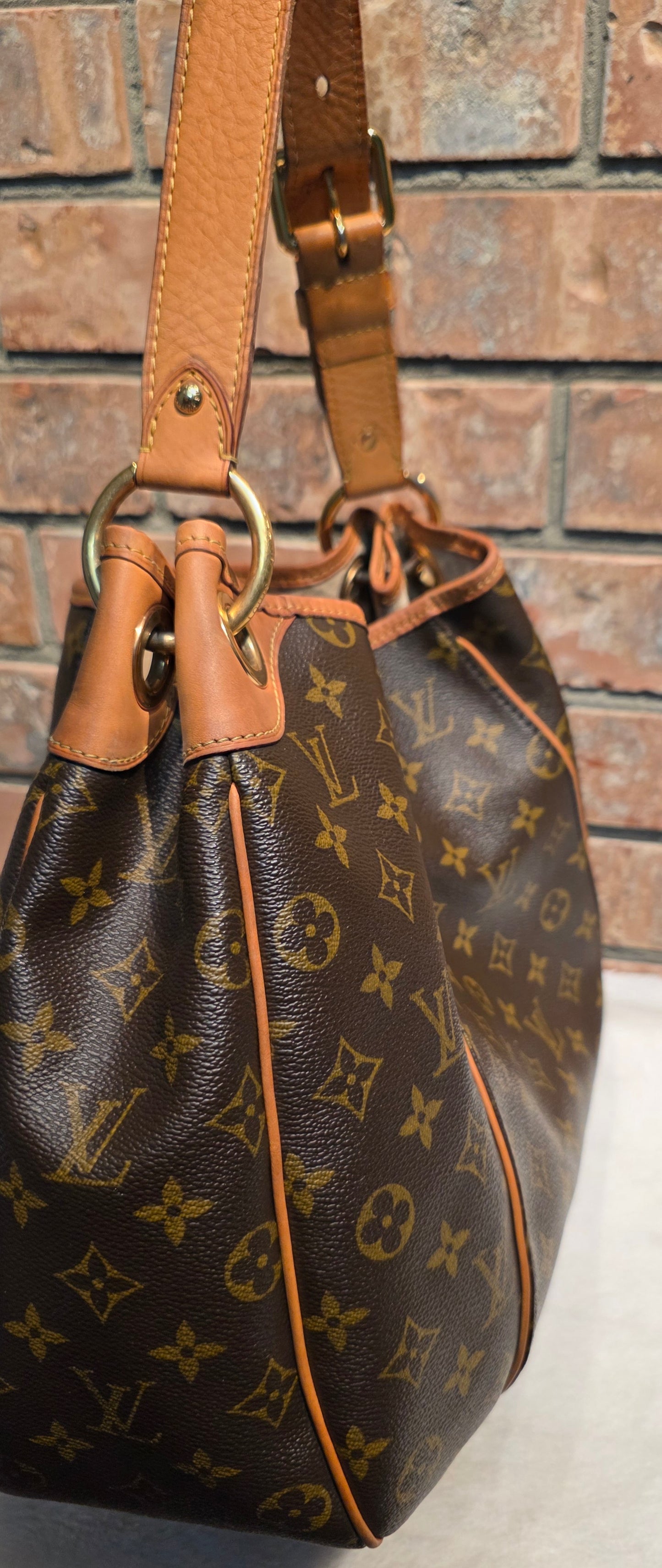 Authentic Louis Vuitton Galliera PM