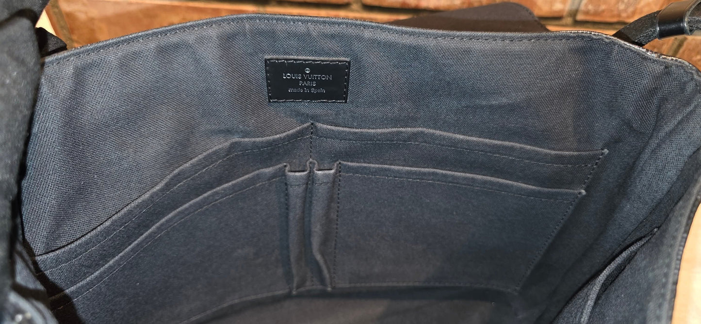 Authentic Louis Vuitton District MM