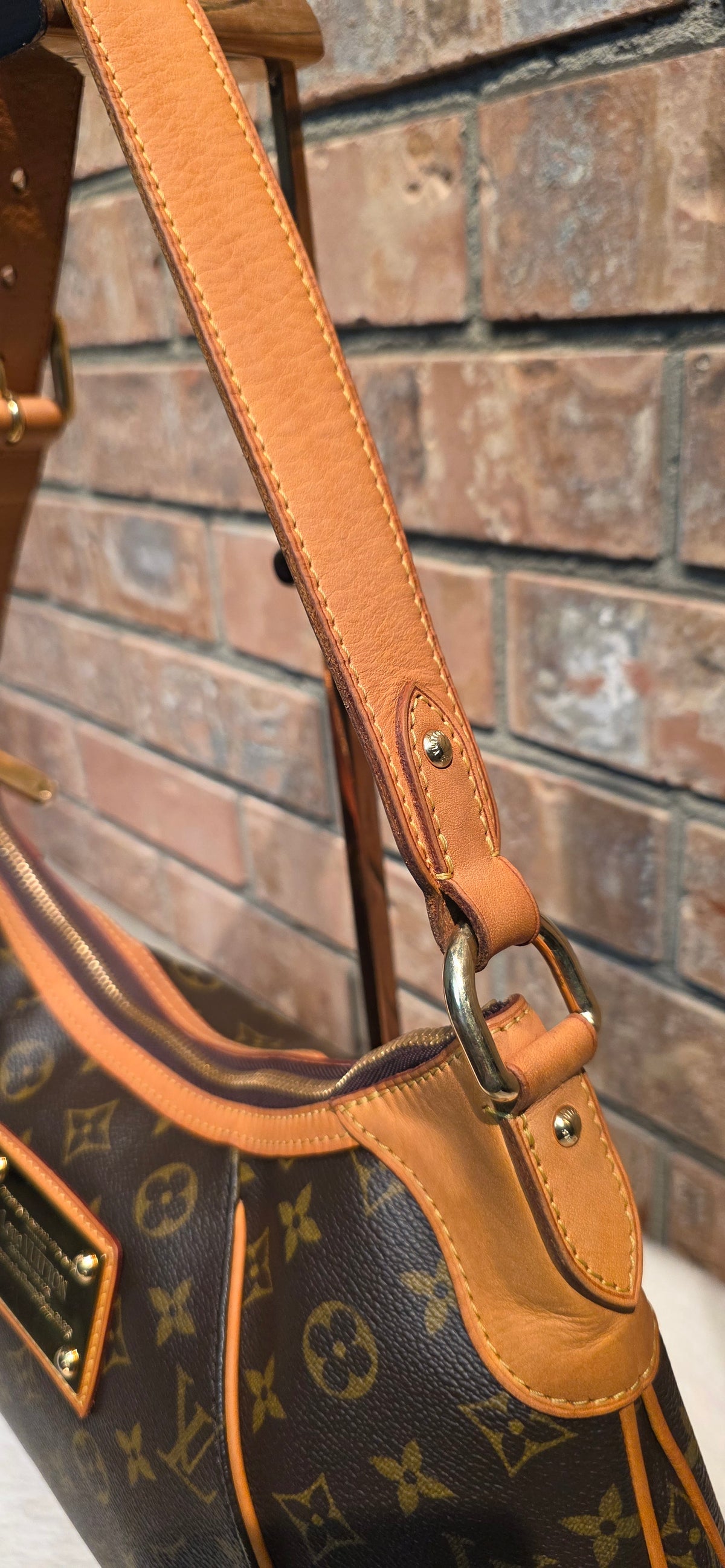 Authentic Louis Vuitton Thames GM Monogram