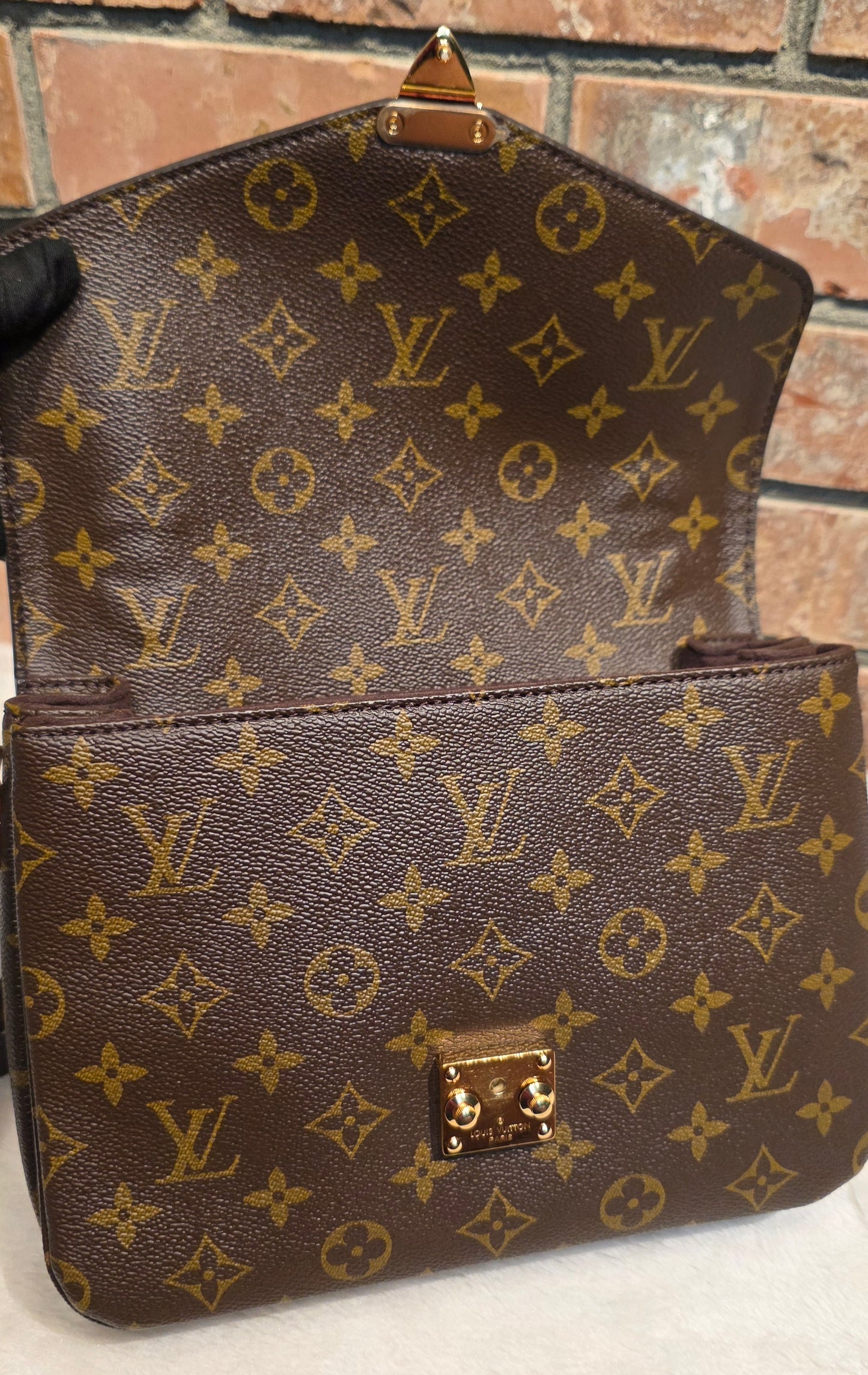 Authentic Louis Vuitton Pochette Metis Monogram