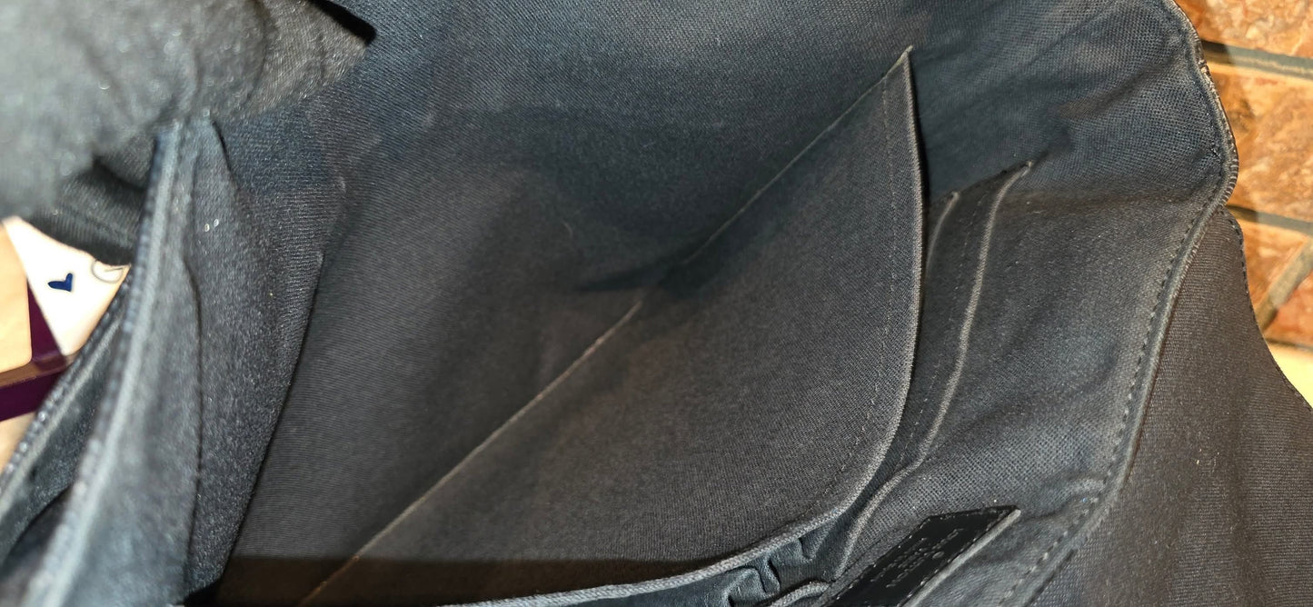 Authentic Louis Vuitton District MM