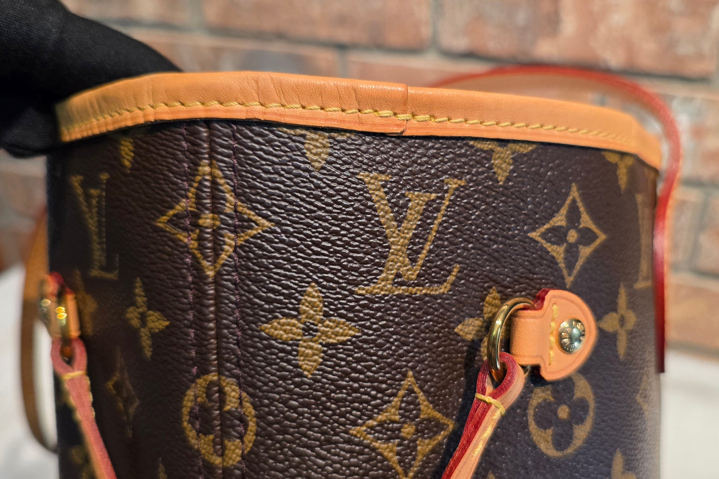 Authentic Louis Vuitton Neverfull MM (Pivoine Interior)