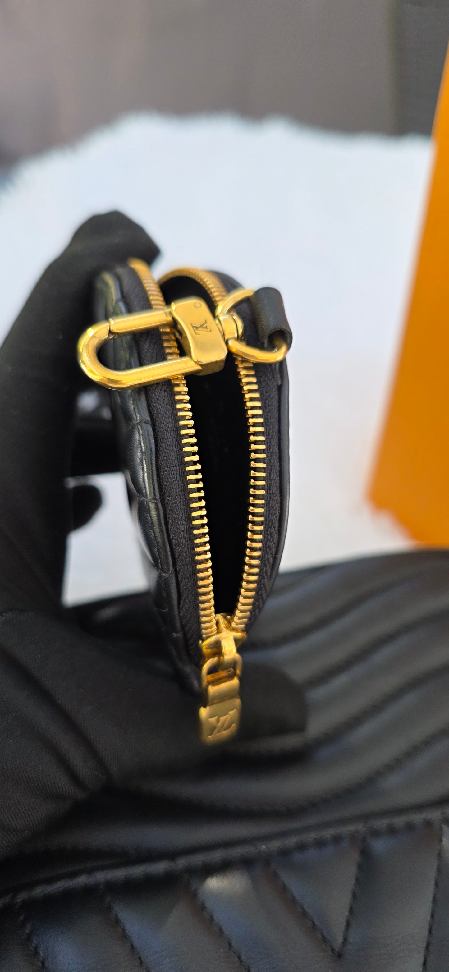 Authentic Louis Vuitton New Wave Multipochette Noir