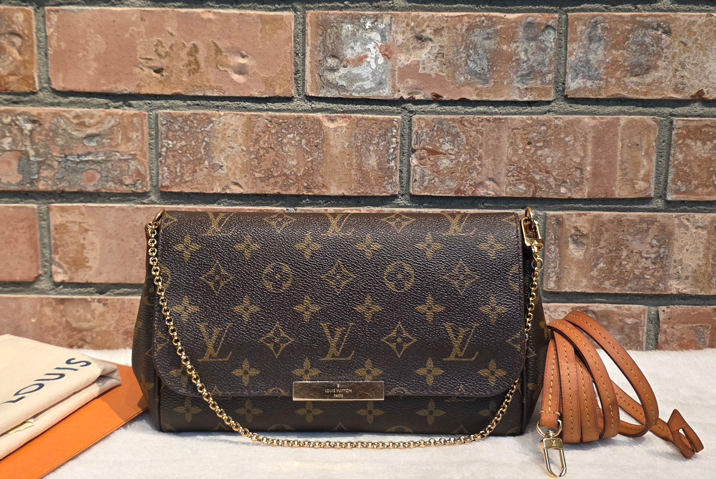 Authentic Louis Vuitton Favorite MM Monogram (SA4116)