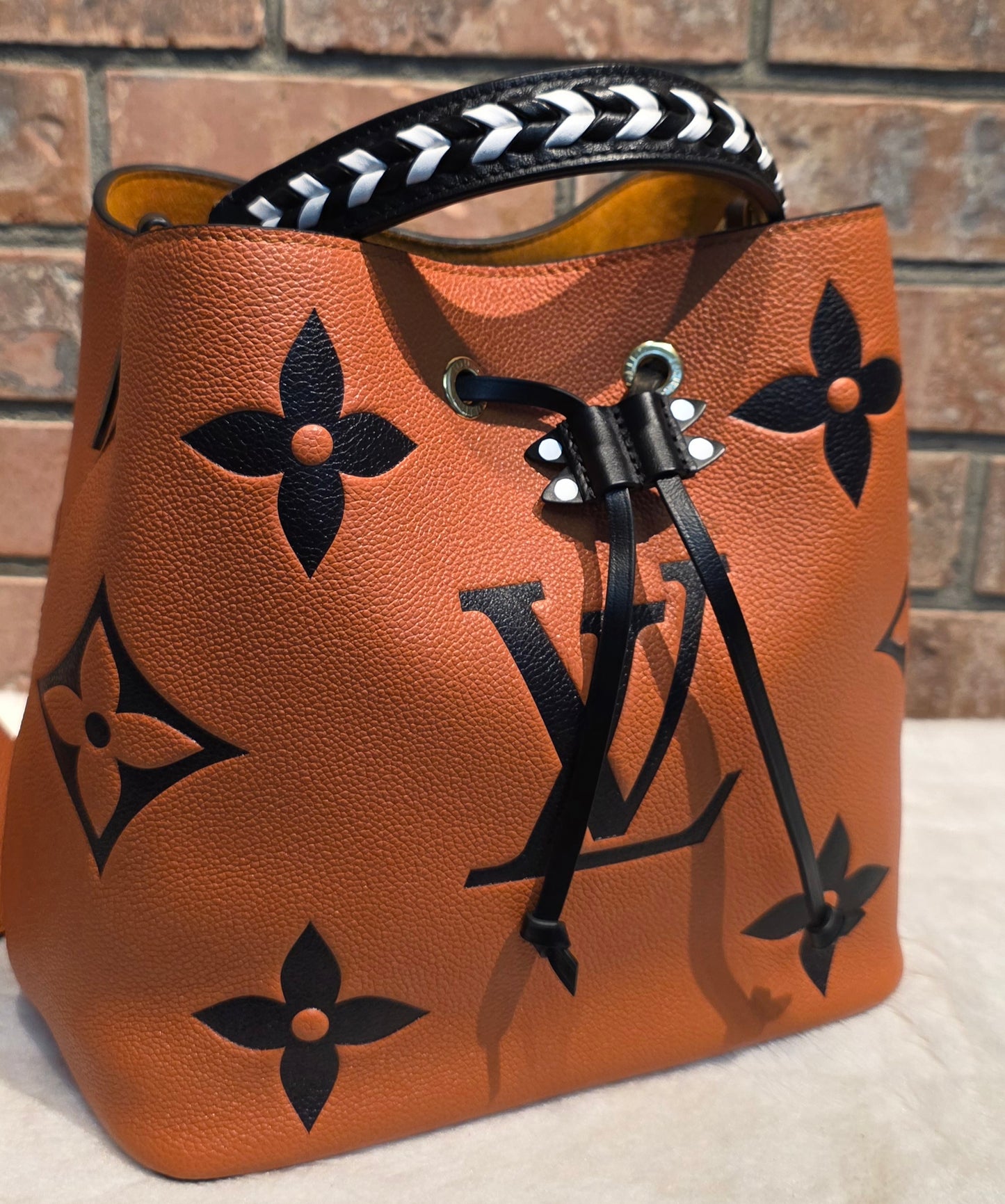 Authentic Louis Vuitton Crafty NeoNoe MM Giant Monogram in Caramel