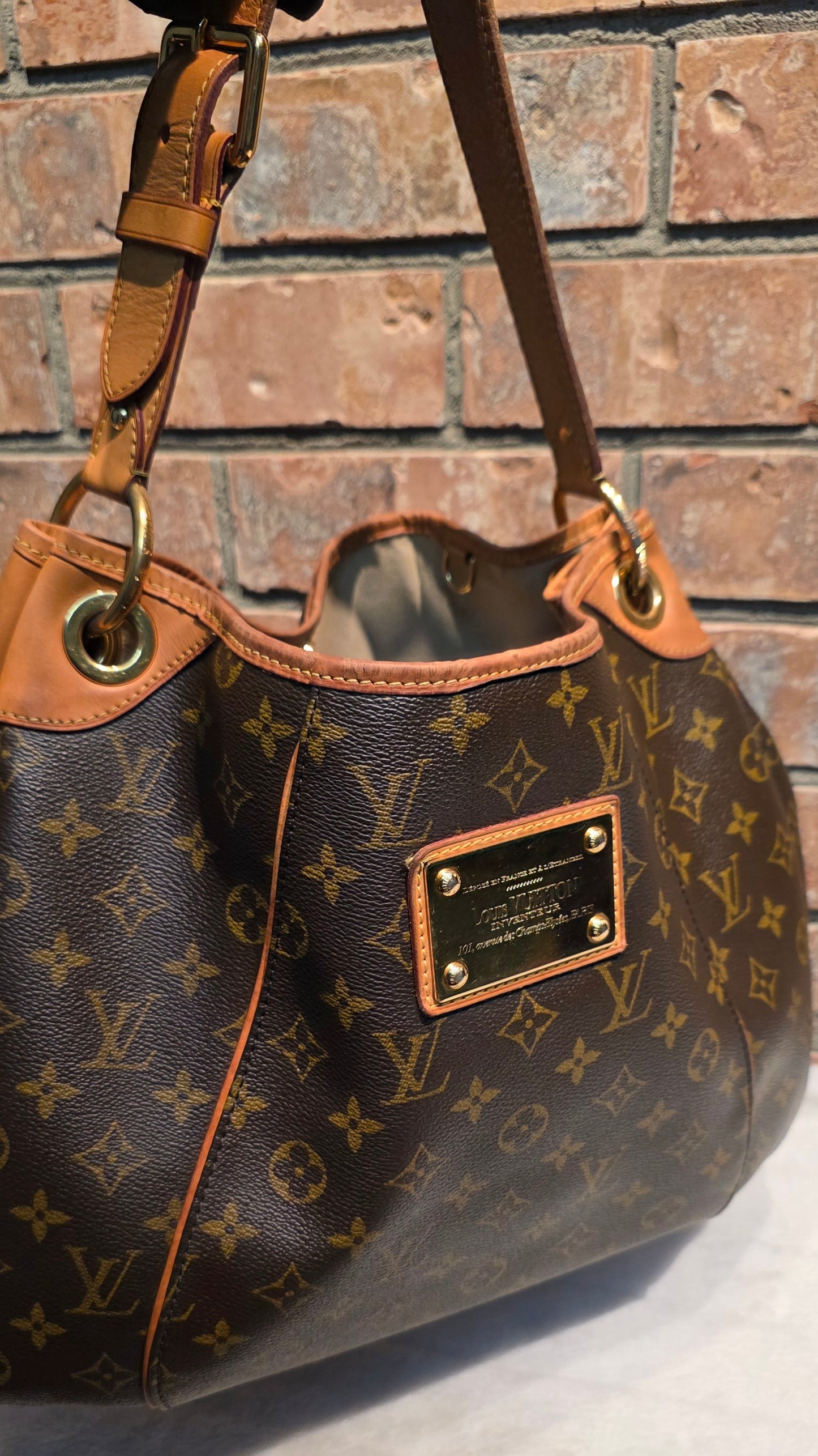 Authentic Louis Vuitton Galliera PM