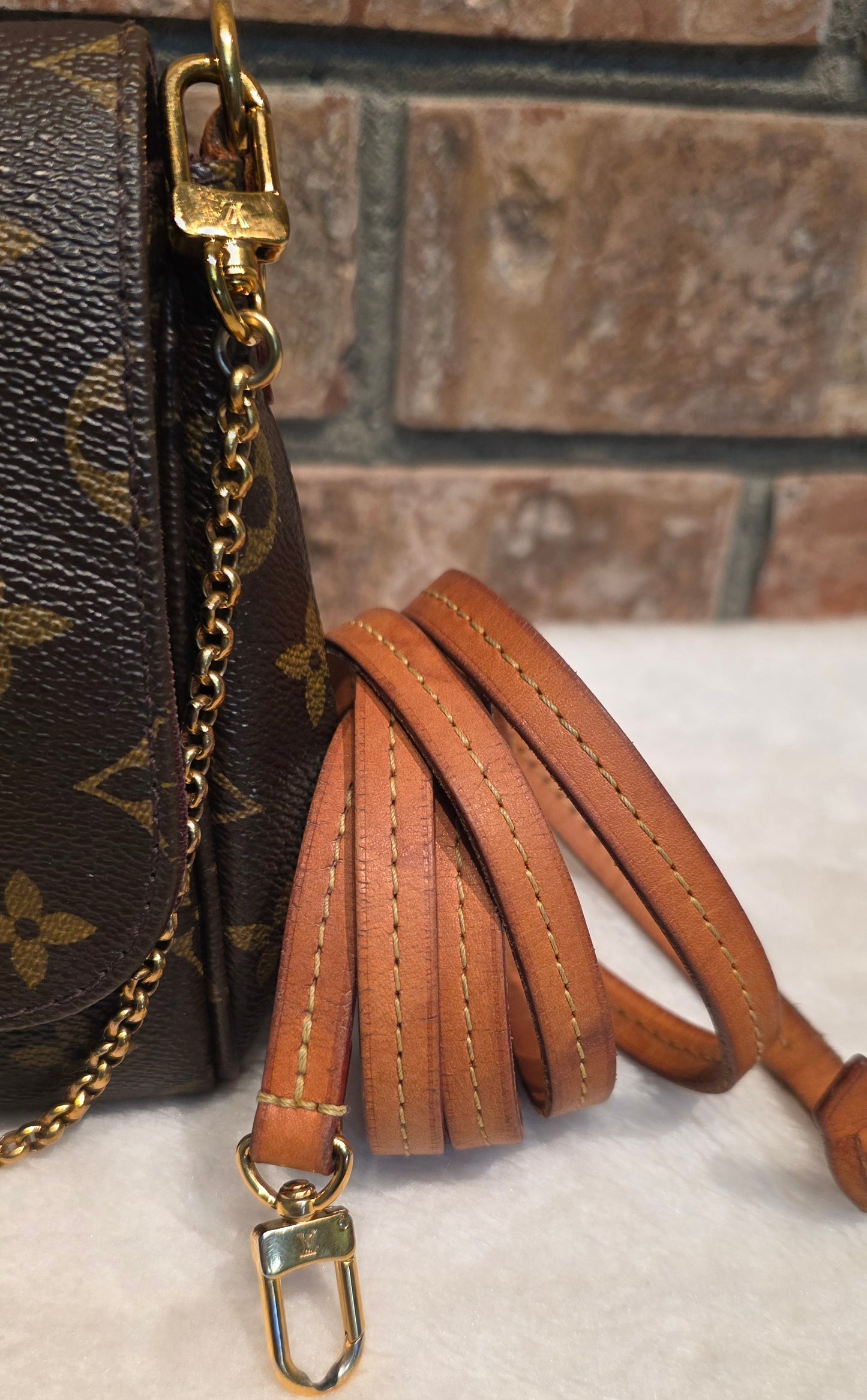 Authentic Louis Vuitton Favorite MM Monogram (SA4116)