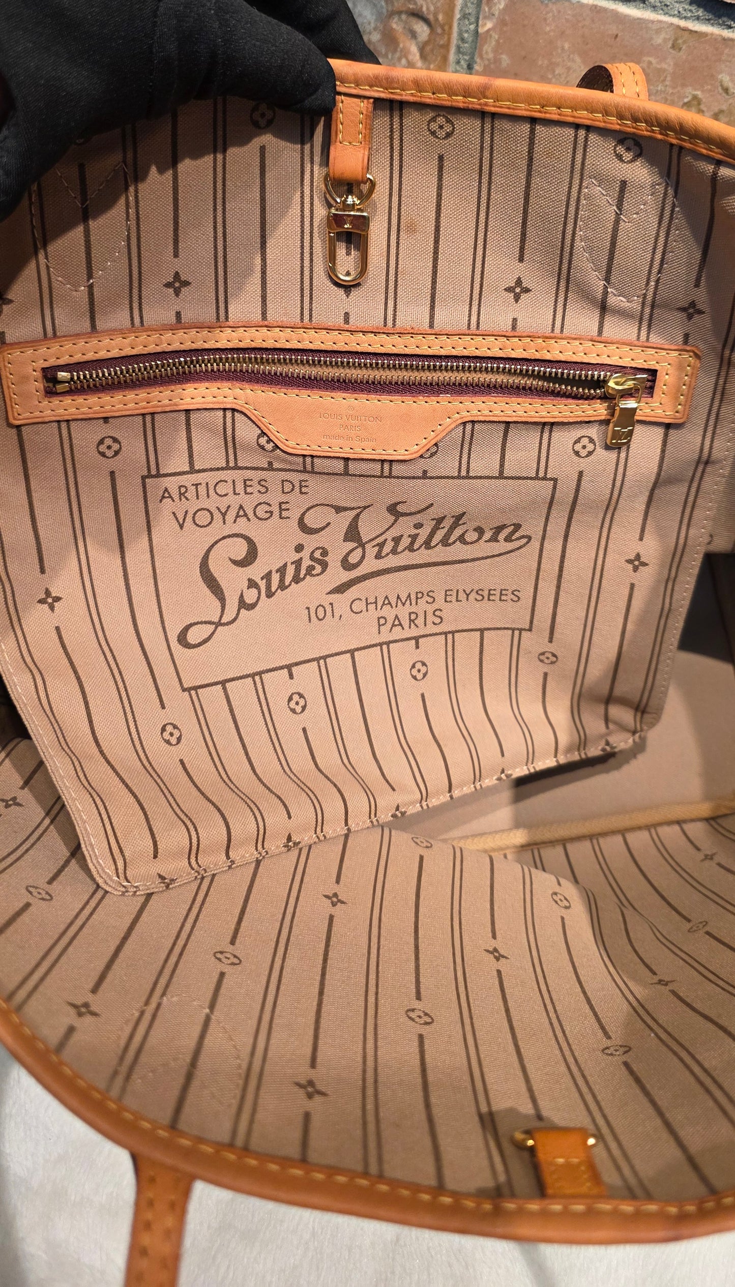 Authentic Louis Vuitton Neverfull MM Monogram