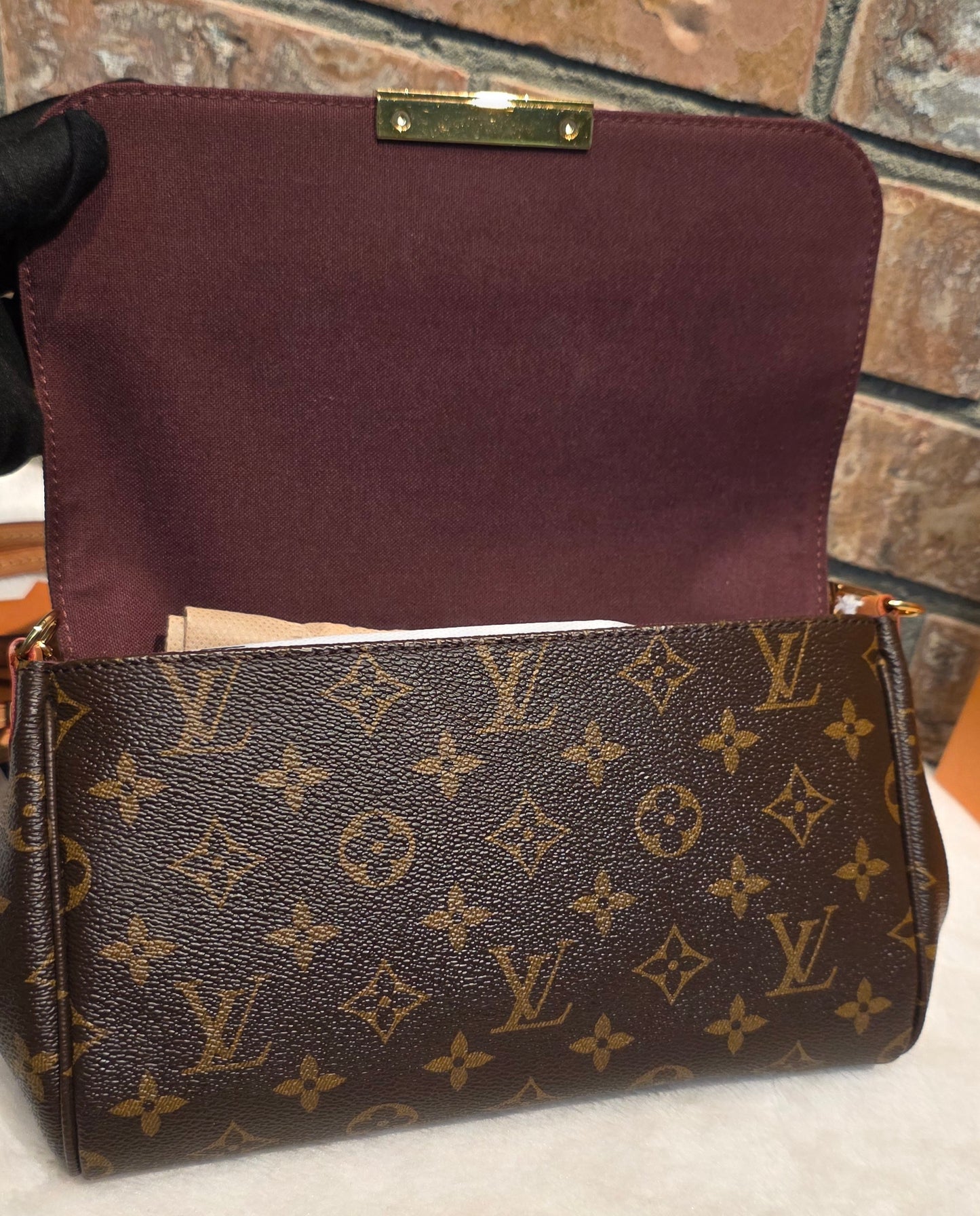 Authentic Louis Vuitton Favorite MM Monogram (SA4149)