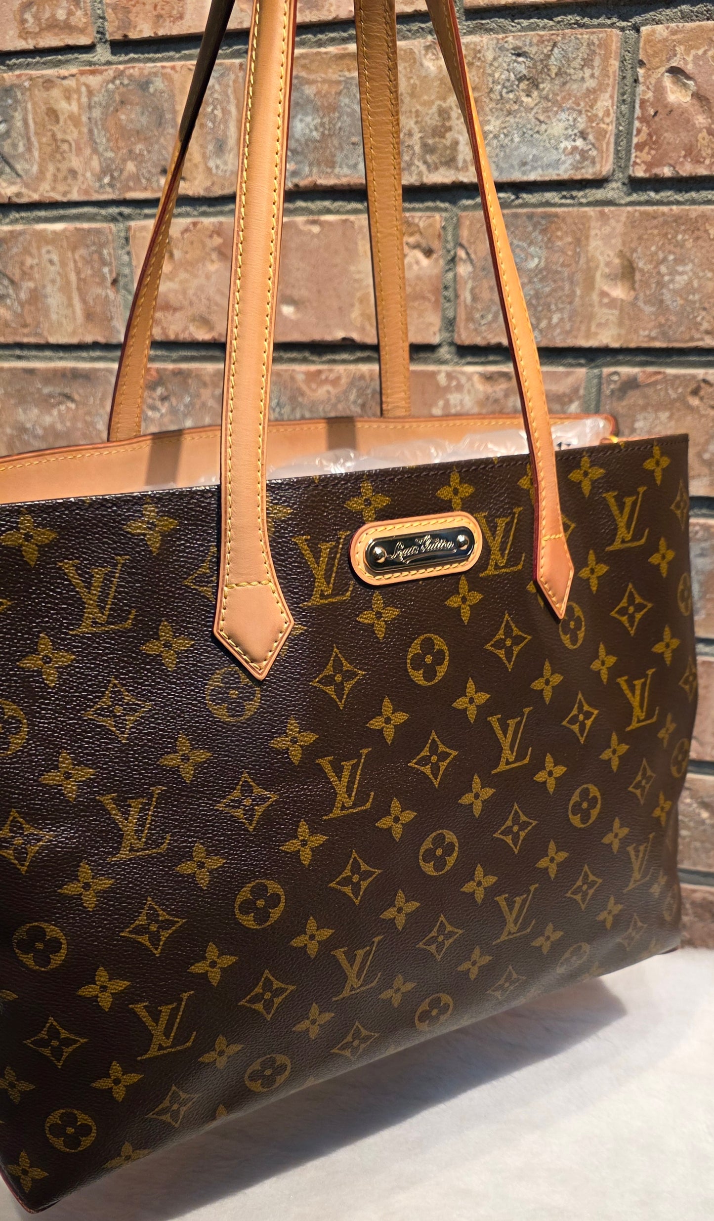 Authentic Louis Vuitton Wilshire MM Monogram