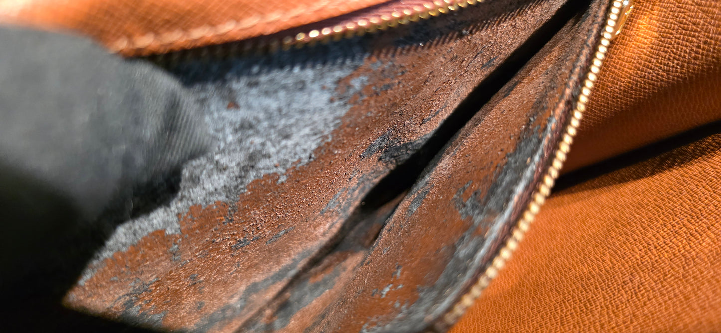 Authentic Louis Vuitton Monceau 26