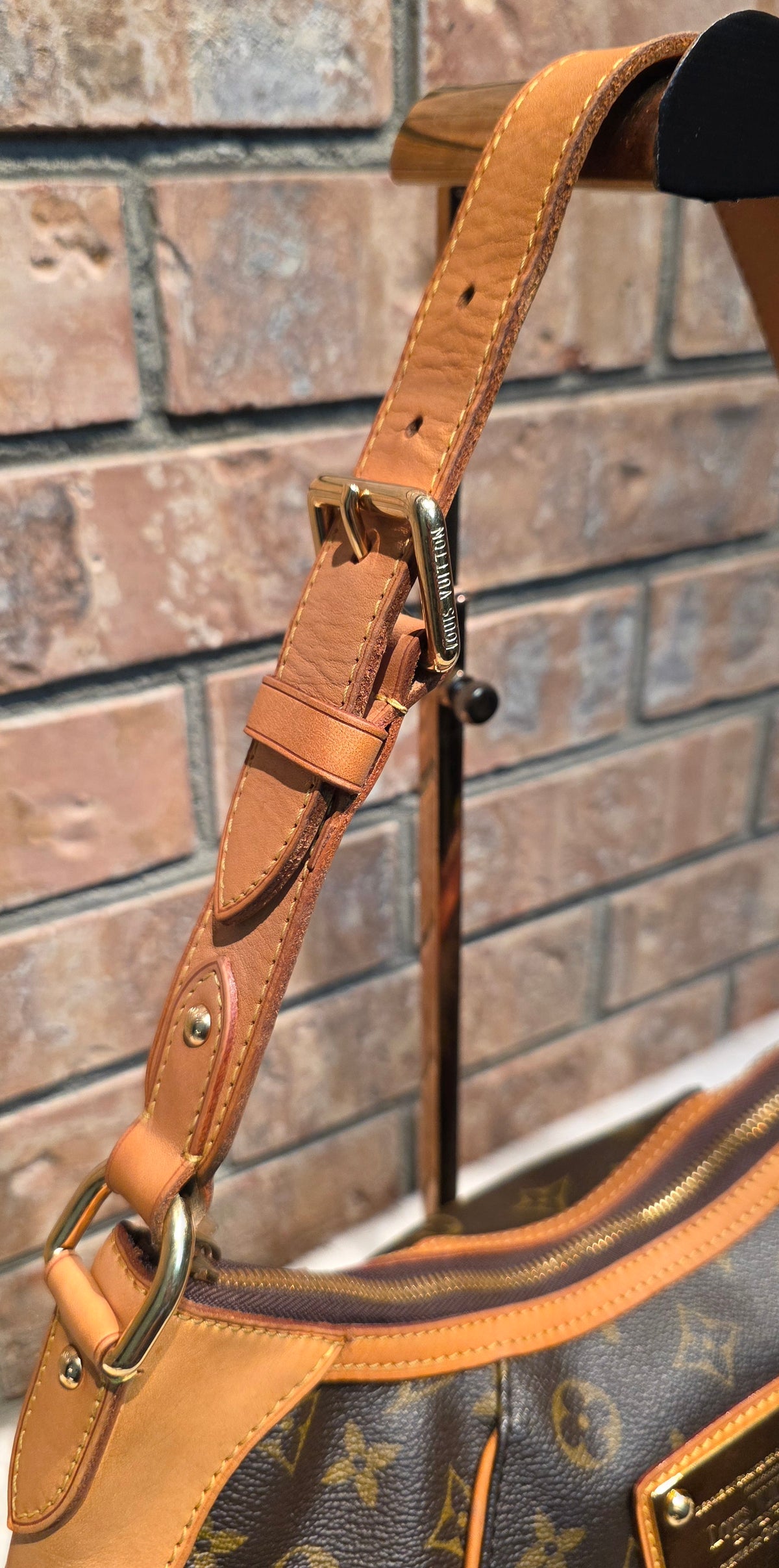 Authentic Louis Vuitton Thames GM Monogram