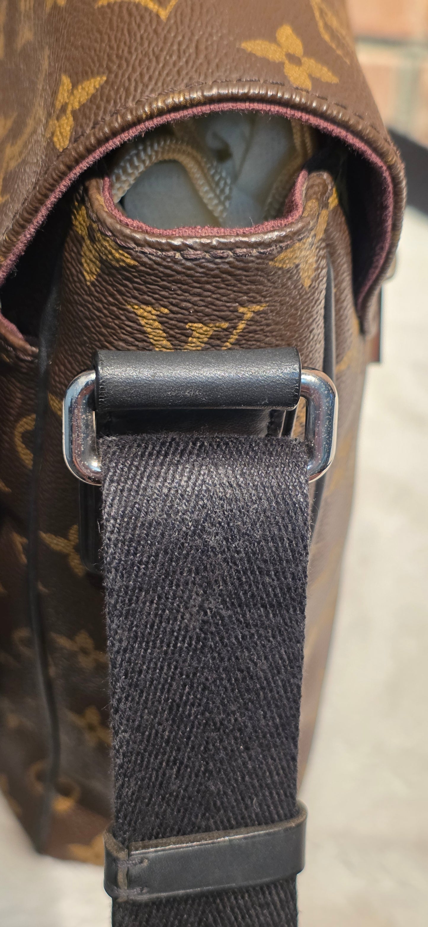 Authentic Louis Vuitton Monogram Macassar District MM