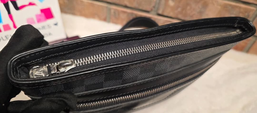 Authentic Louis Vuitton Thomas Crossbody Damier Graphite