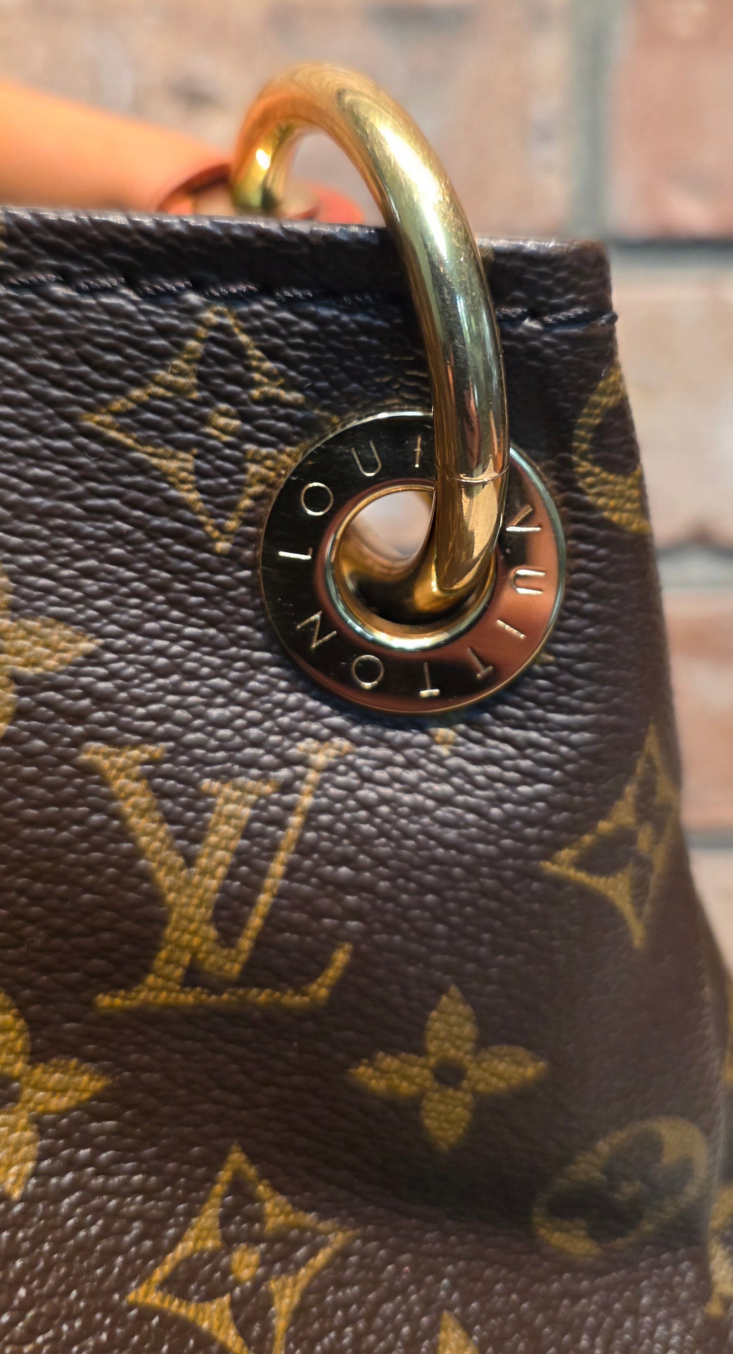 Authentic Louis Vuitton Artsy MM Monogram