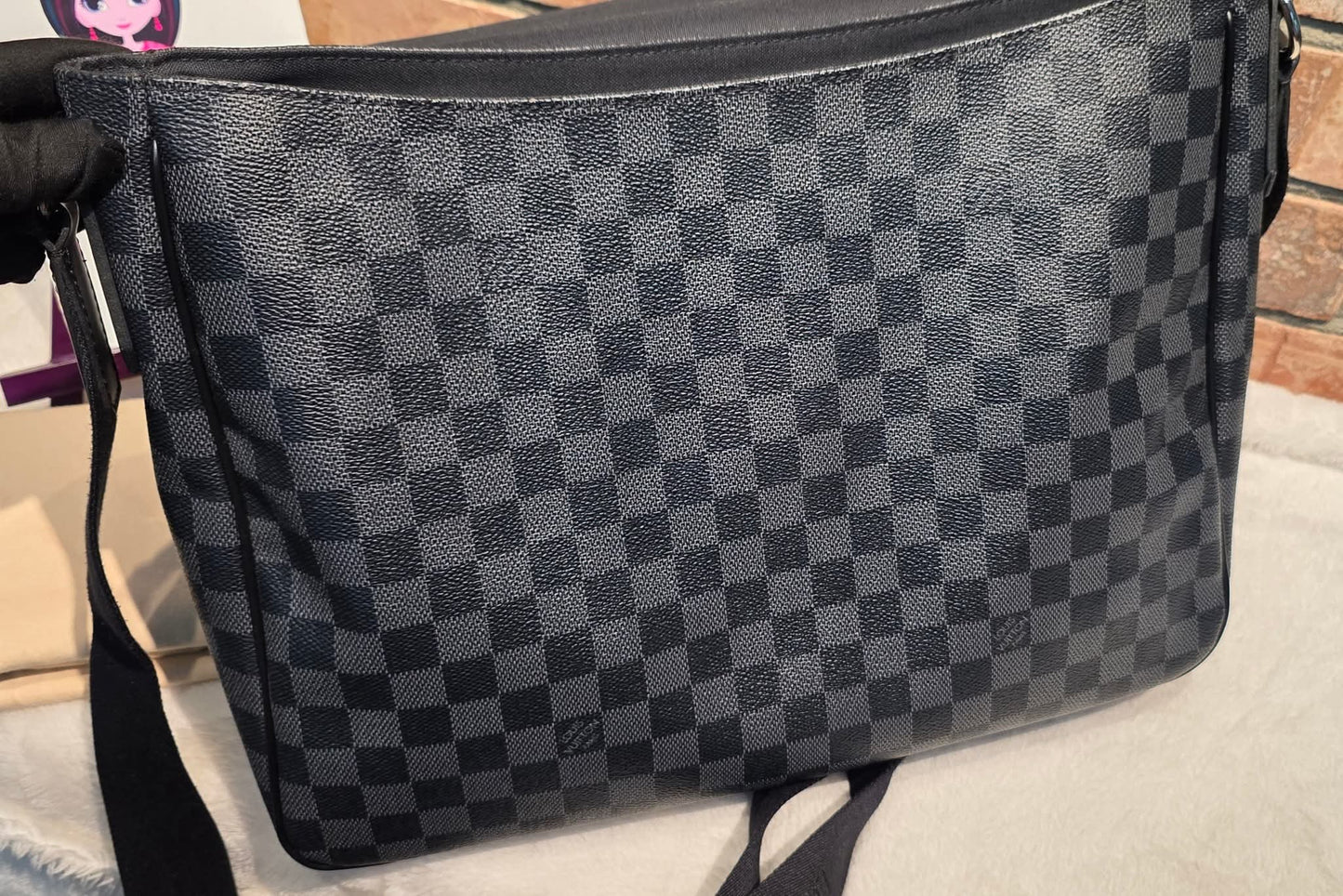 Authentic Louis Vuitton Daniel GM Damier Graphite