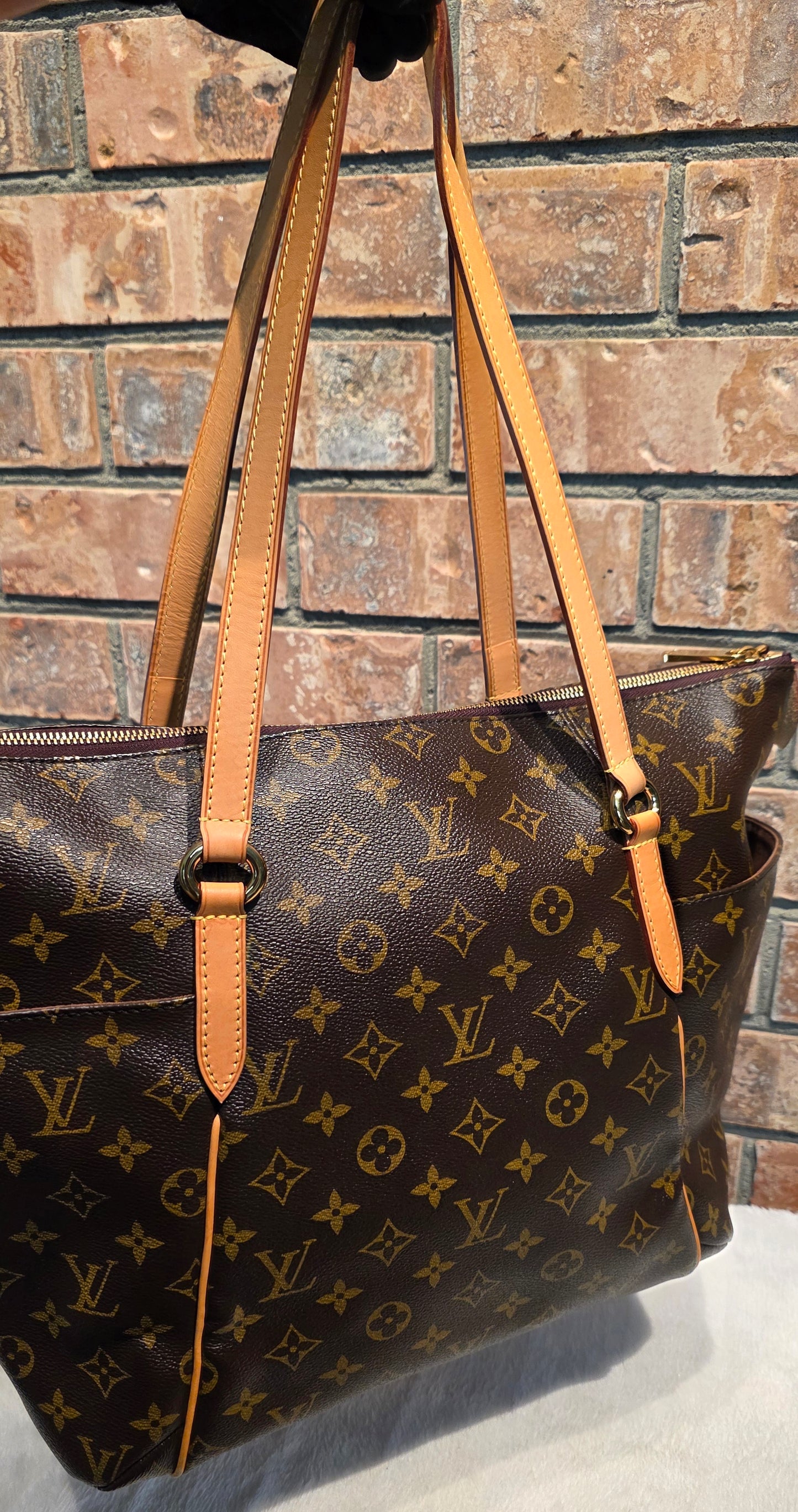 Authentic Louis Vuitton Totally MM Monogram