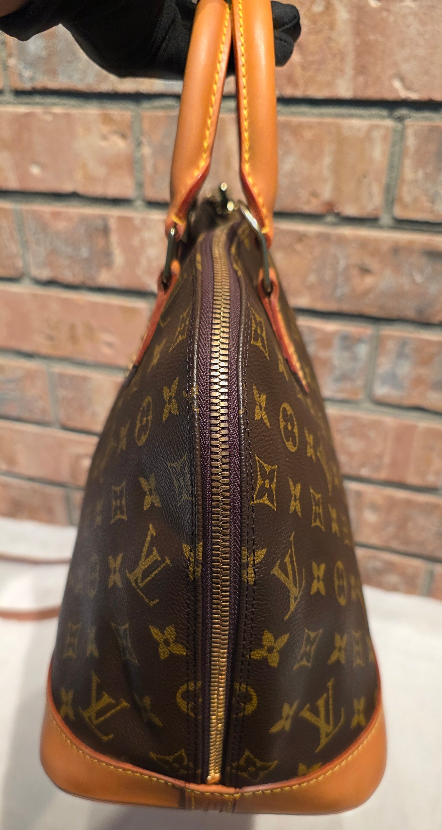 Authentic Louis Vuitton Alma PM Monogram (With Strap)