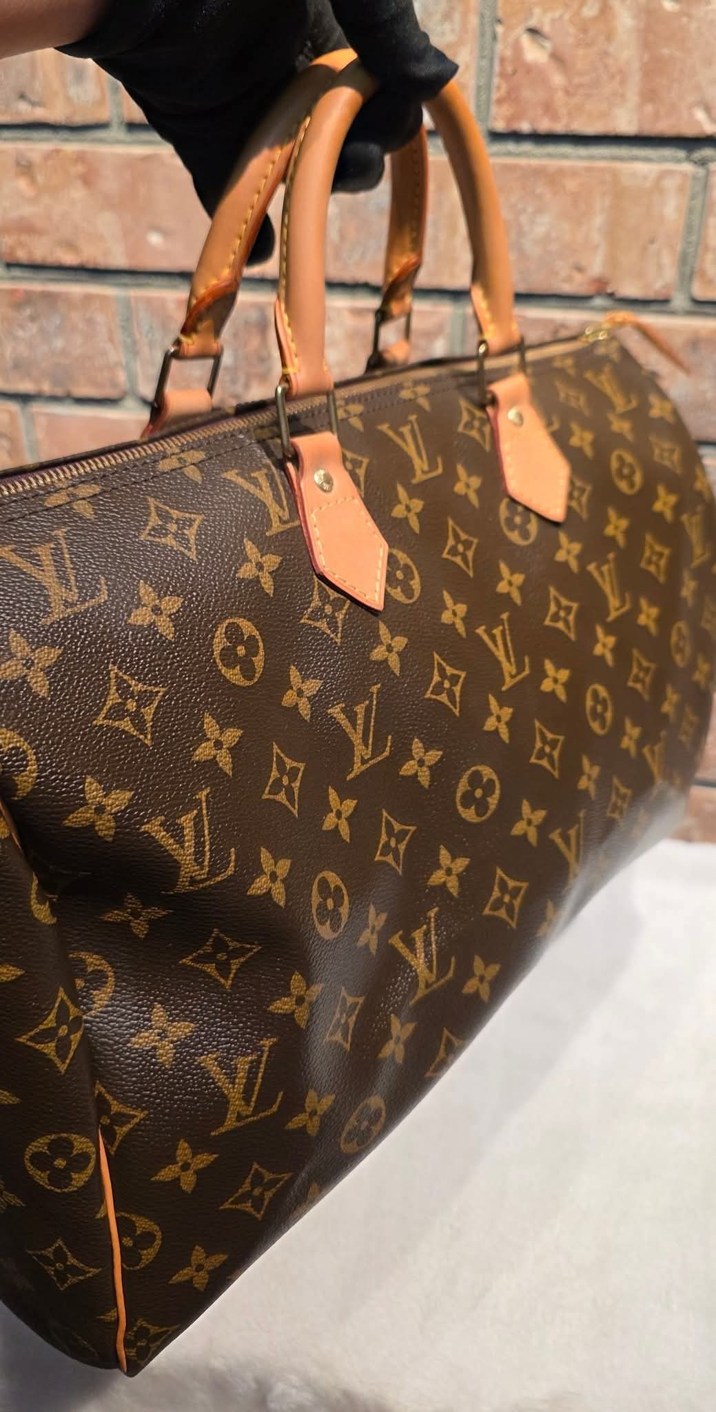 Authentic Louis Vuitton Speedy 40 Monogram