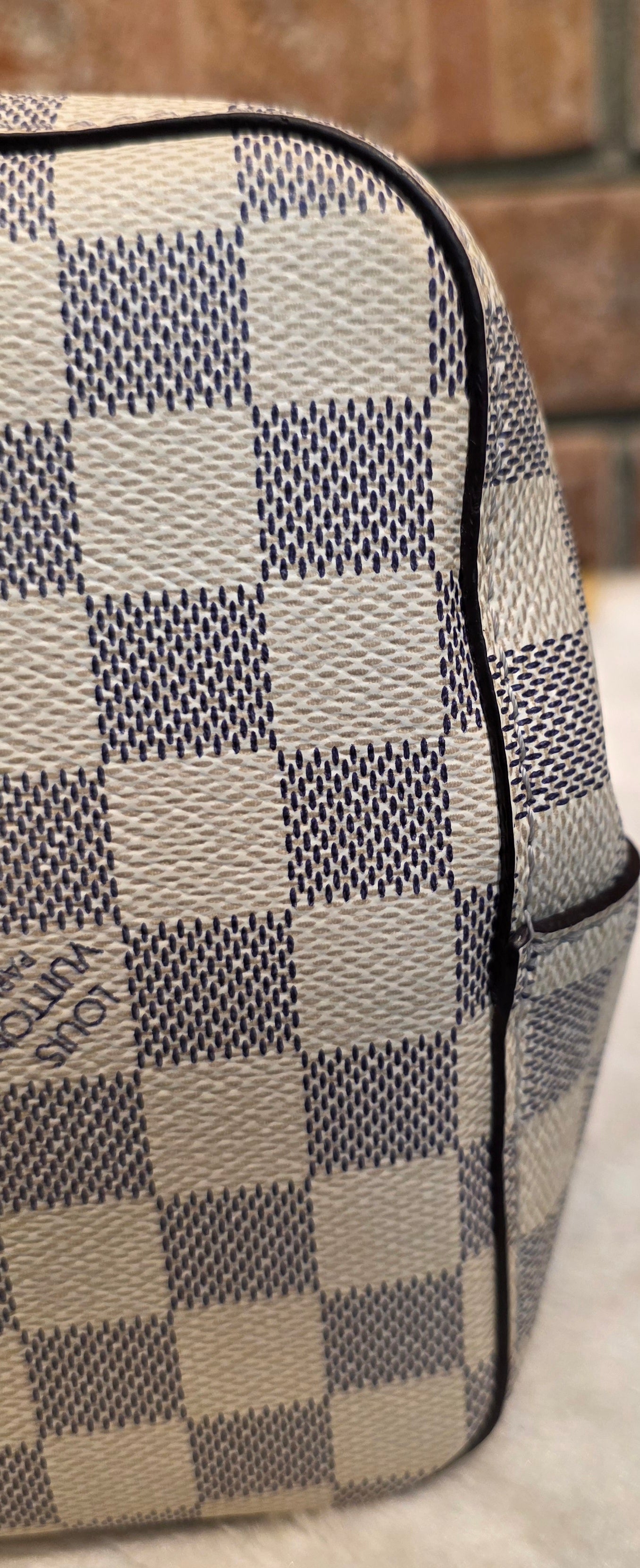 Authentic Louis Vuitton Neonoe MM Damier Azur in Pineapple