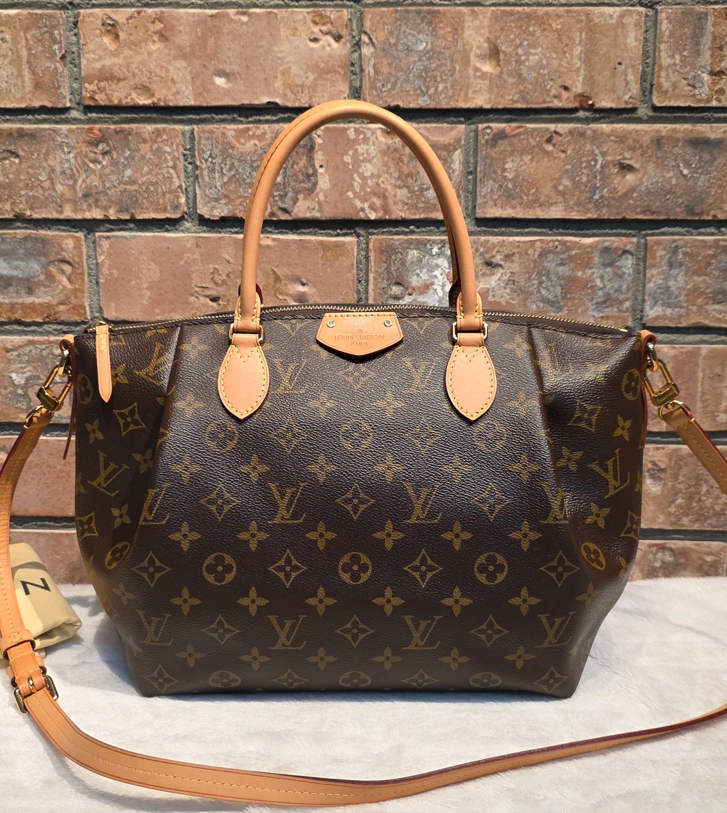 Authentic Louis Vuitton Turenne MM (SR2156)