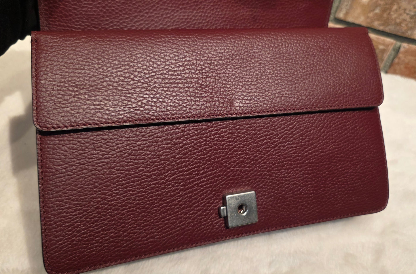 Authentic Gucci Dionysus Shoulder Bag in Burgundy
