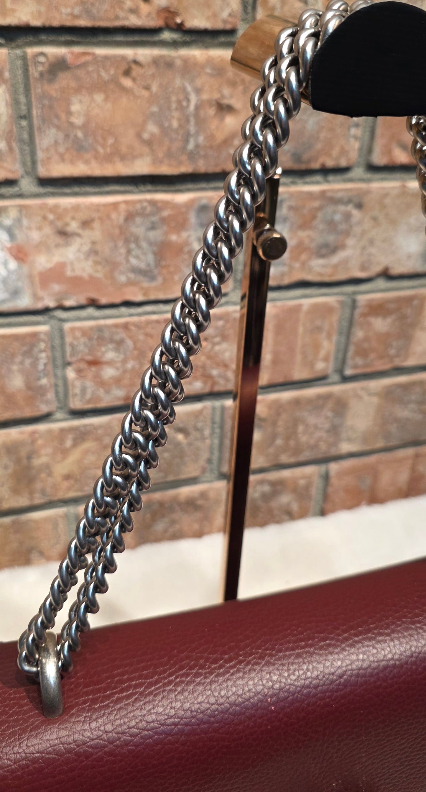 Authentic Gucci Dionysus Shoulder Bag in Burgundy