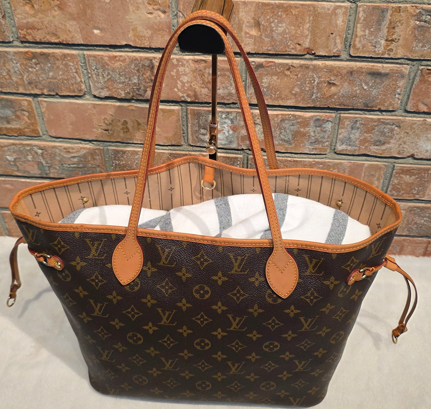 Authentic Louis Vuitton Neverfull MM Monogram
