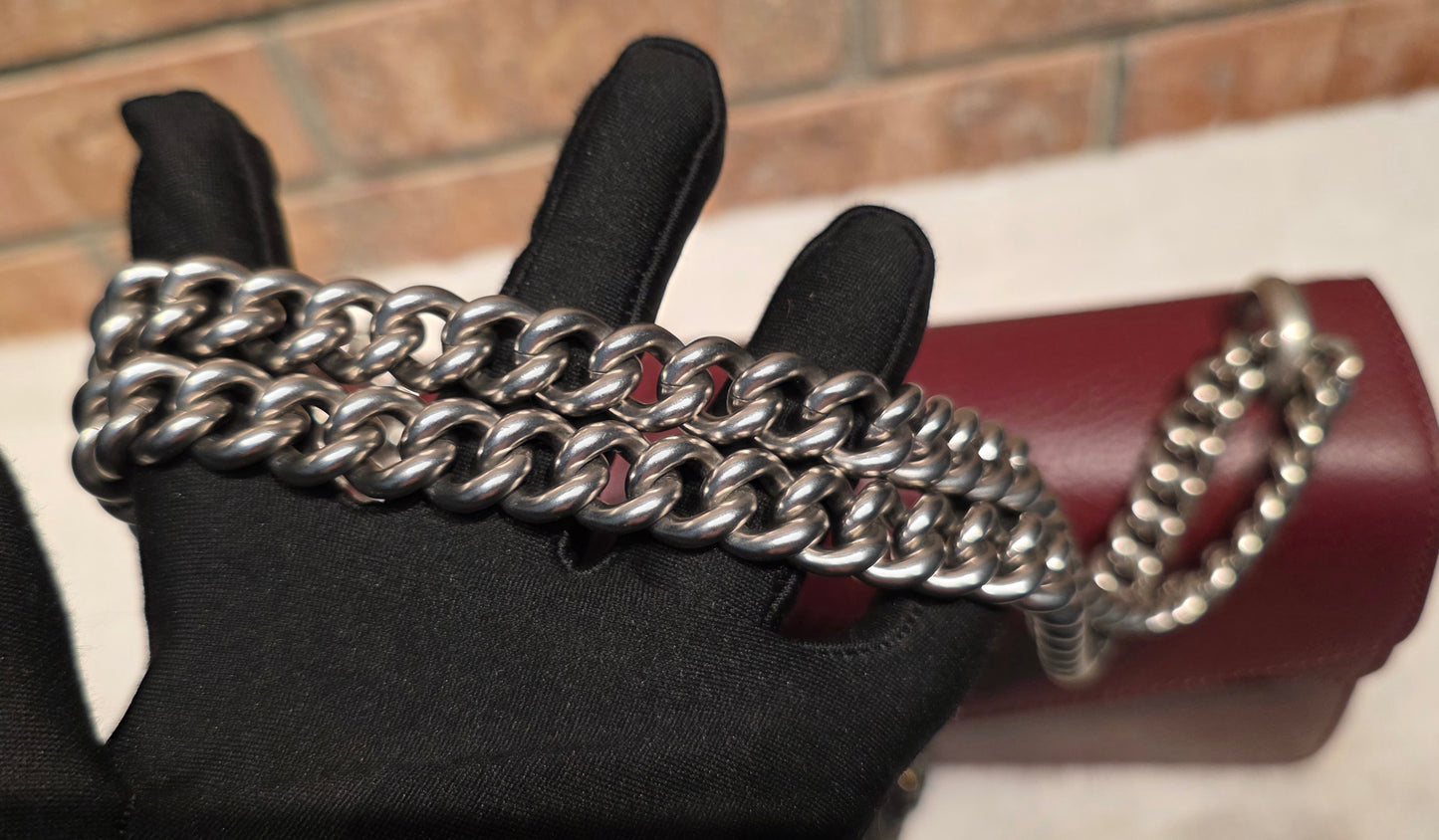 Authentic Gucci Dionysus Shoulder Bag in Burgundy