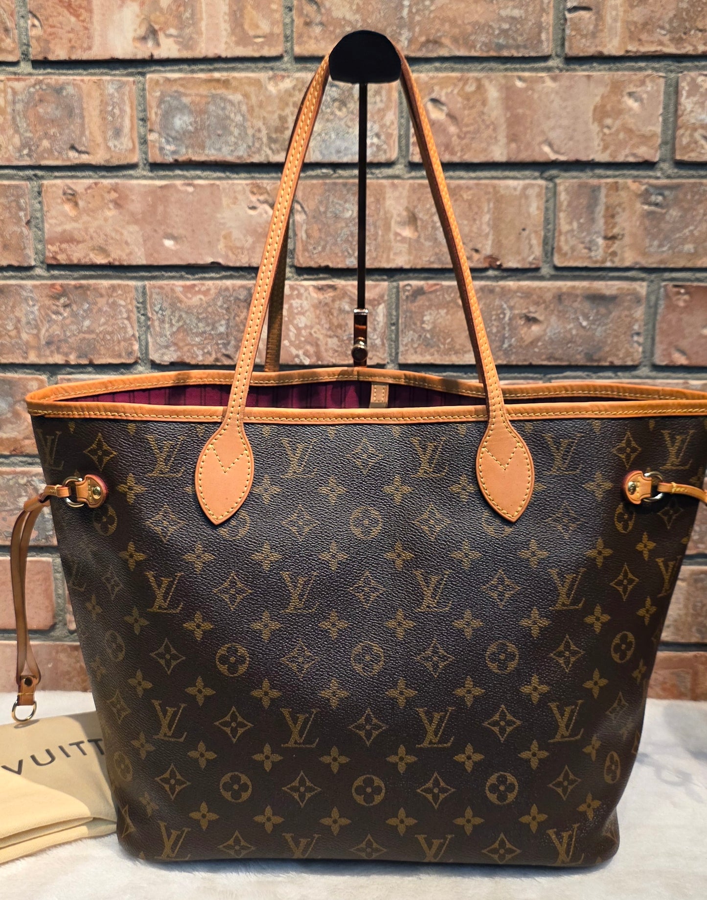 Authentic Neverfull MM Monogram Fuchsia Interior (BAG ONLY)