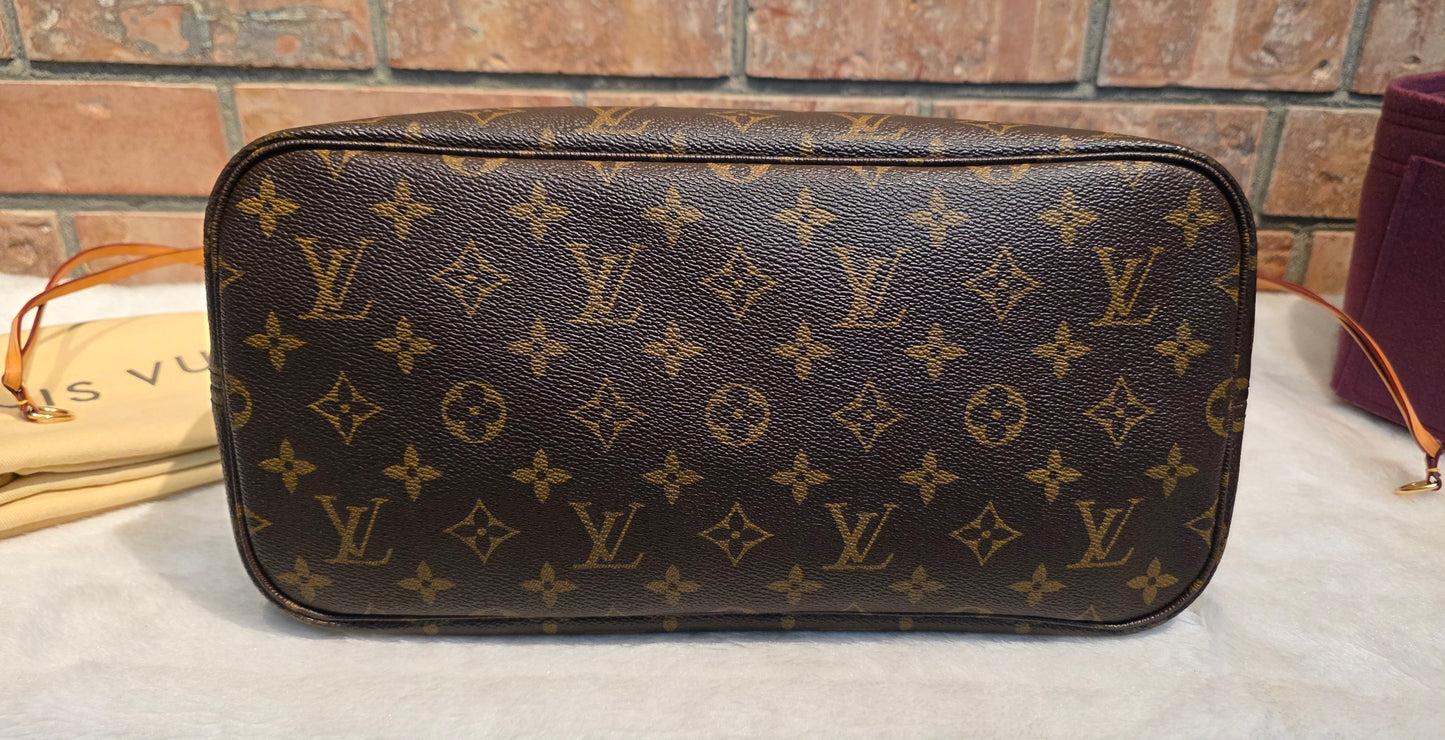Authentic Neverfull MM Monogram Fuchsia Interior (BAG ONLY)