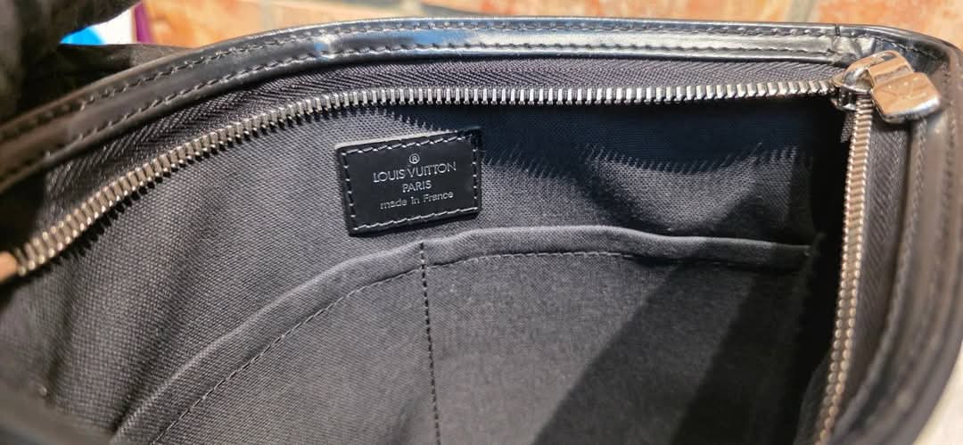Authentic Louis Vuitton Thomas Crossbody Damier Graphite