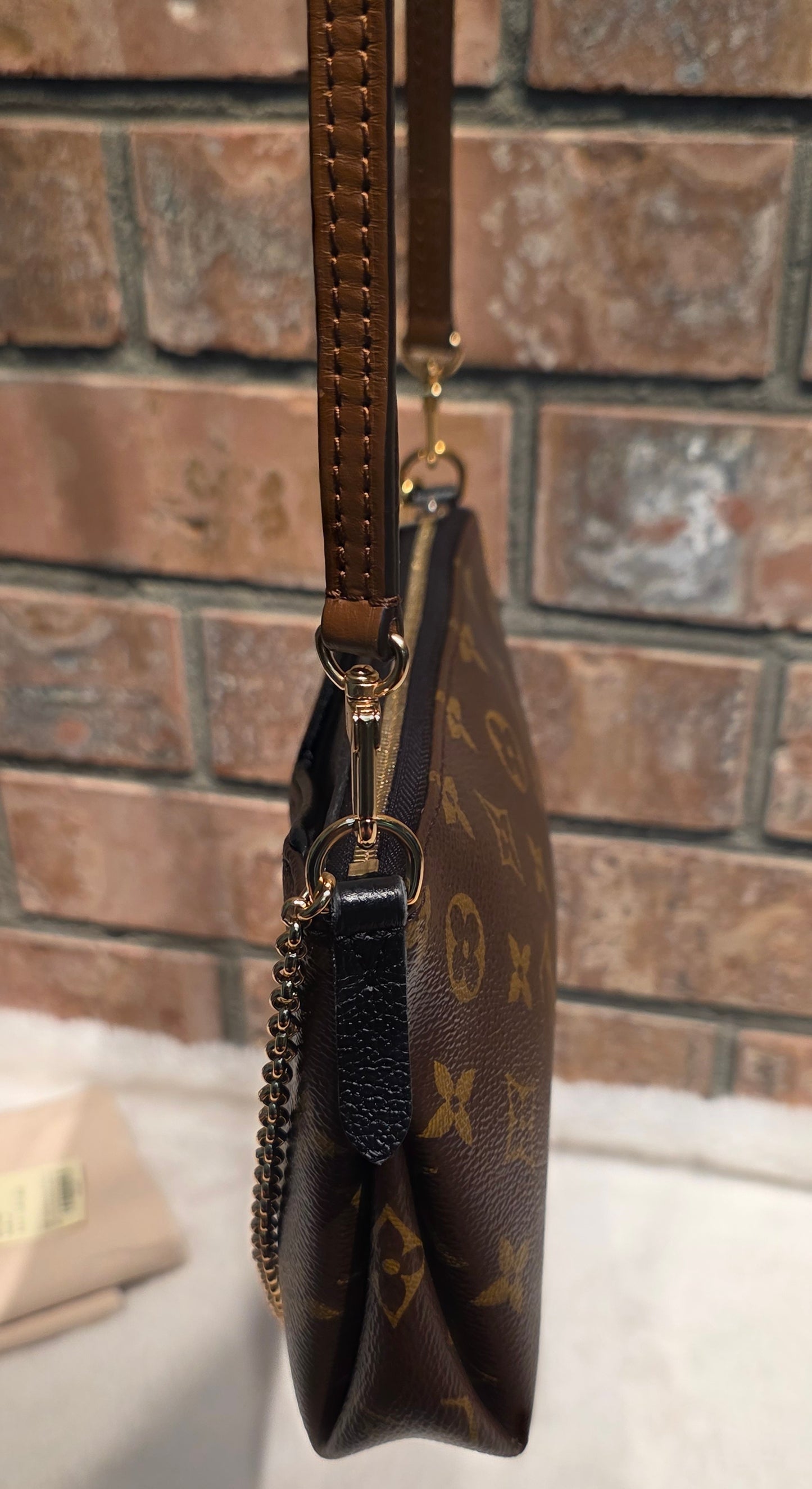 Authentic Louis Vuitton Pallas Clutch Noir