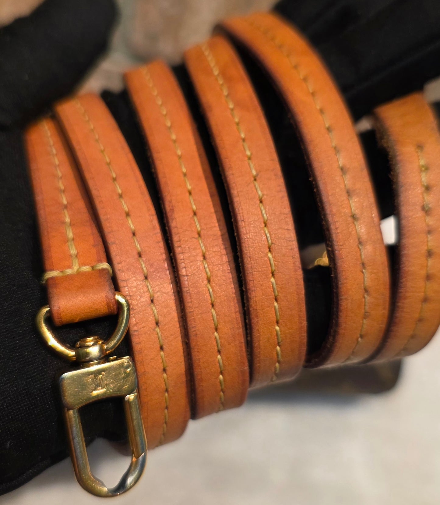 Authentic Louis Vuitton Favorite MM Monogram (SA4116)