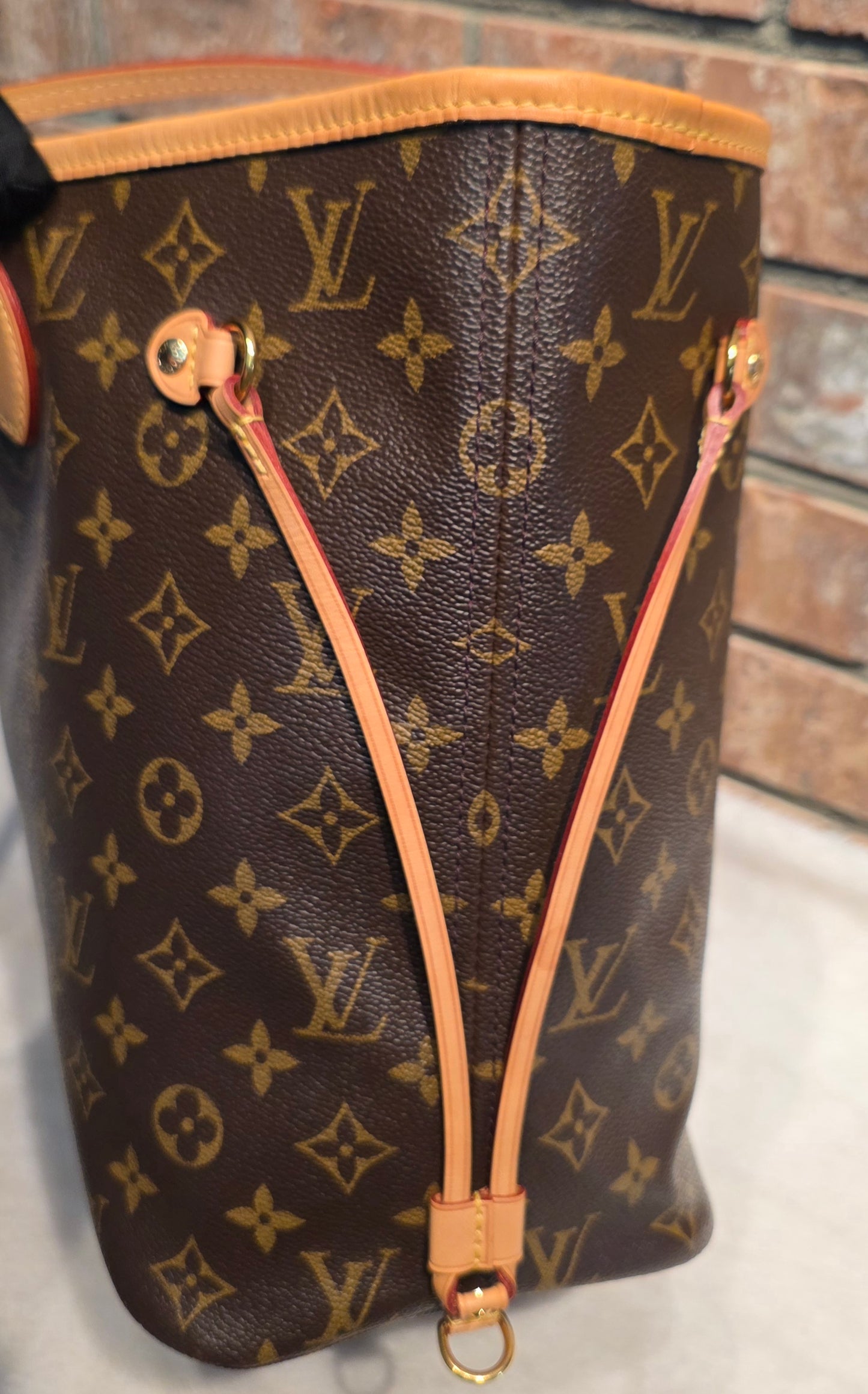 Authentic Louis Vuitton Neverfull MM (Pivoine Interior)