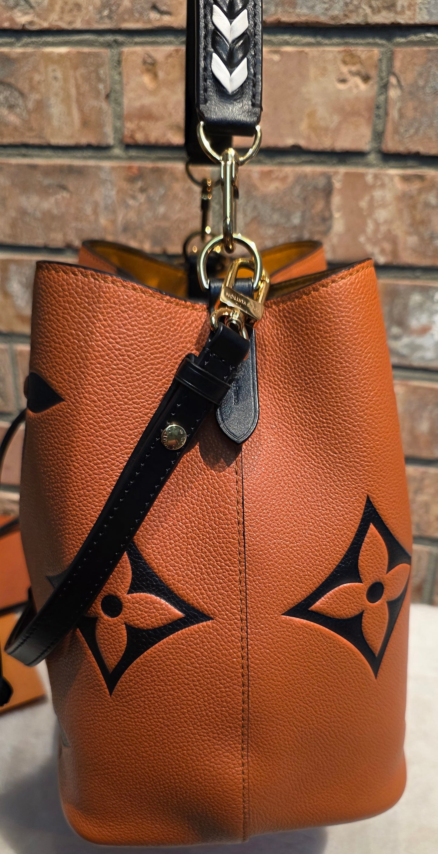 Authentic Louis Vuitton Crafty NeoNoe MM Giant Monogram in Caramel